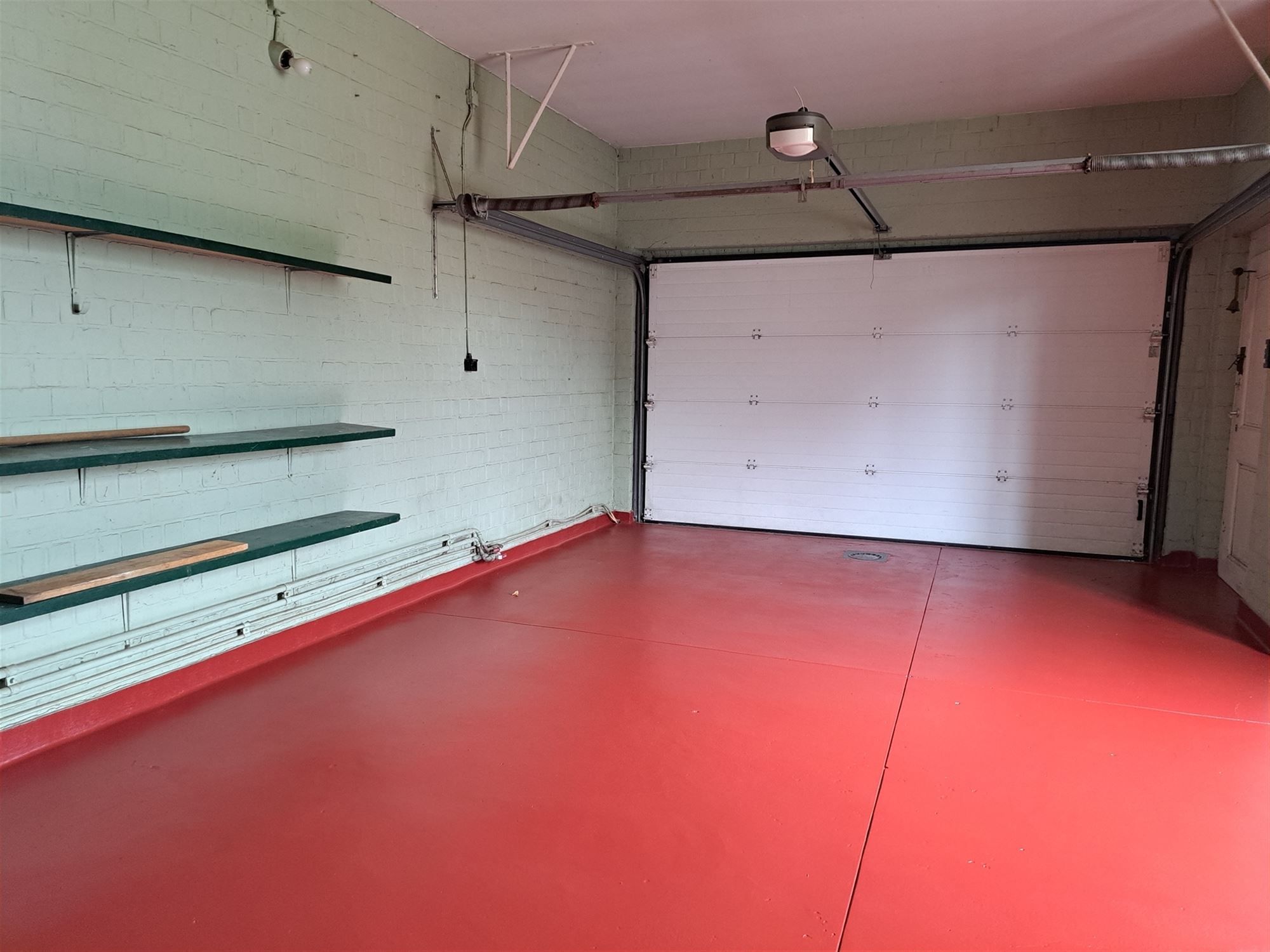 Rustiek landhuis met 3 slaapkamers, garage en grote tuin.  foto 12