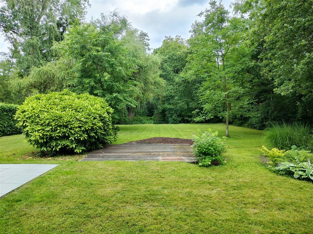 Villa in rustige straat foto 3