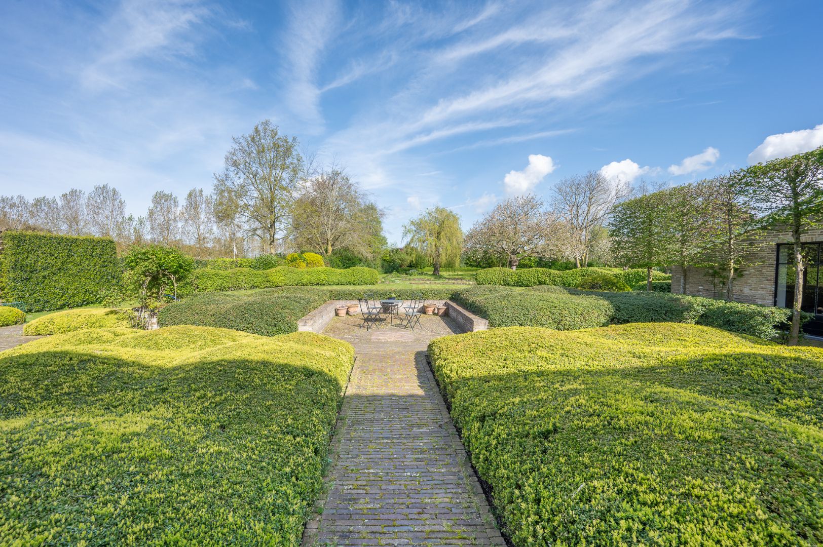 Prachtige villa op ruim perceel charmant gelegen aan de kerktoren van St Anna ter Muiden foto 7