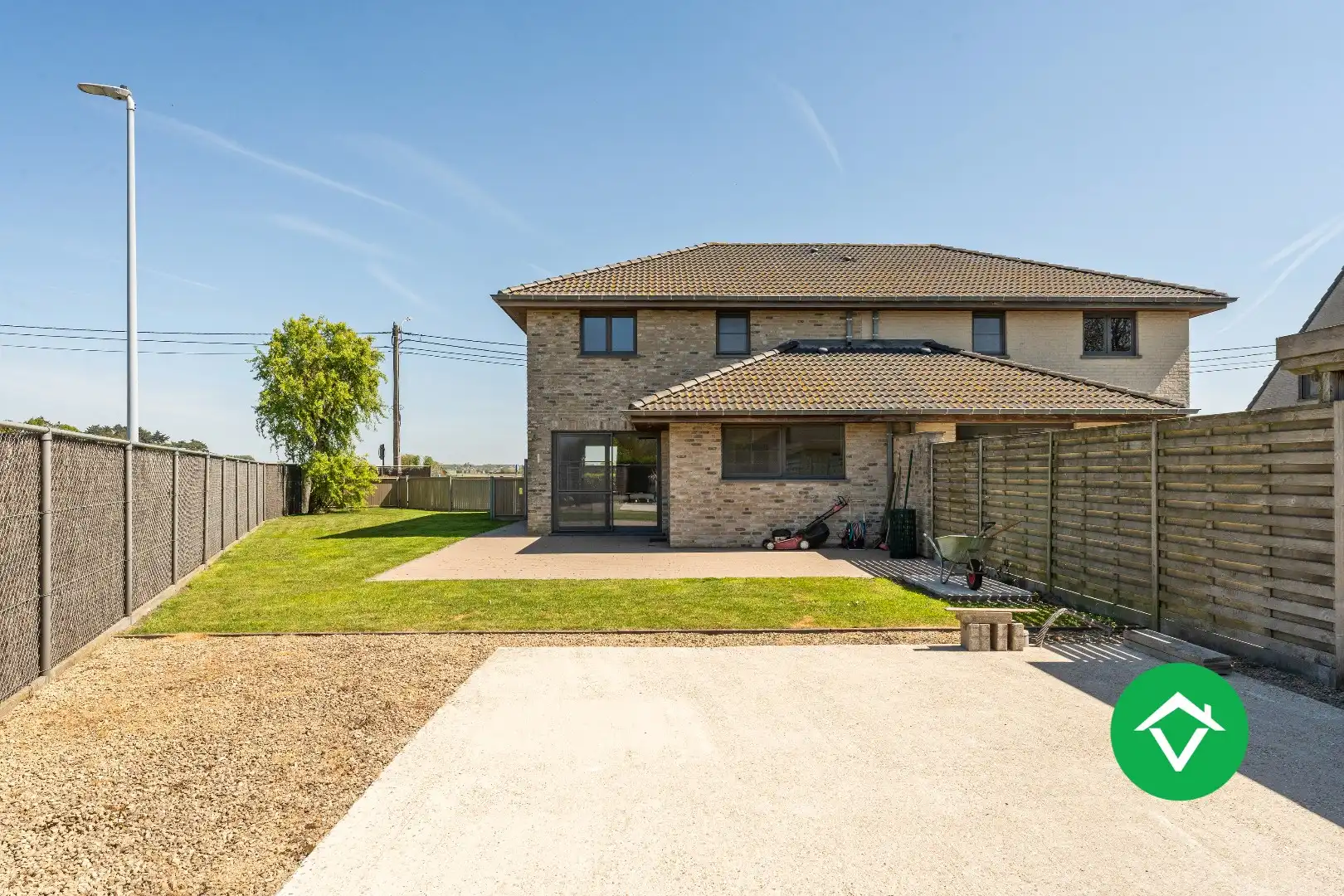 Recente woning (2011) met 3 slaapkamers, inpandige garage en vergezichten te Koekelare foto 23