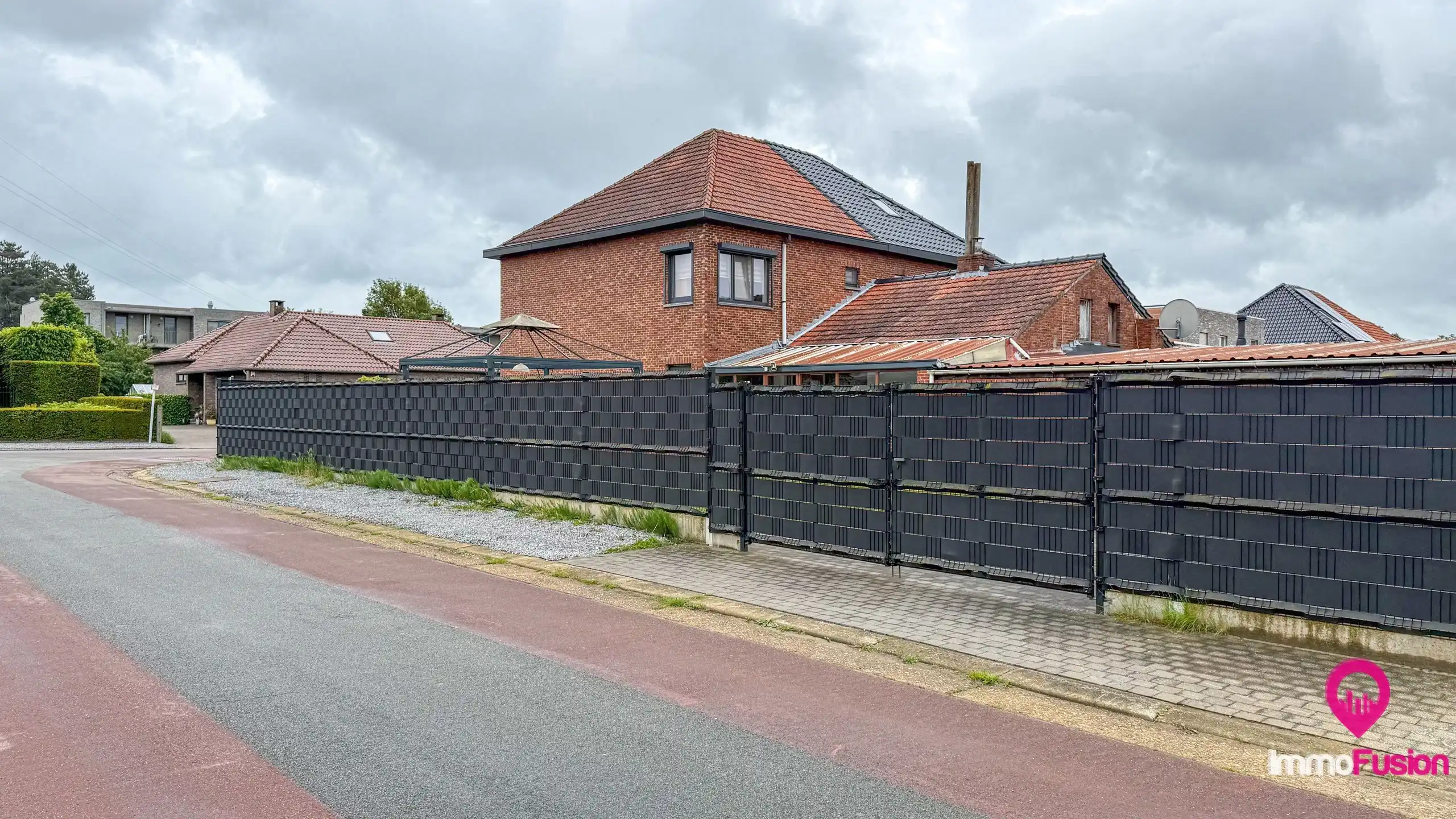 Halfopen woning met tuin en dubbele garage in H-Z! foto 38