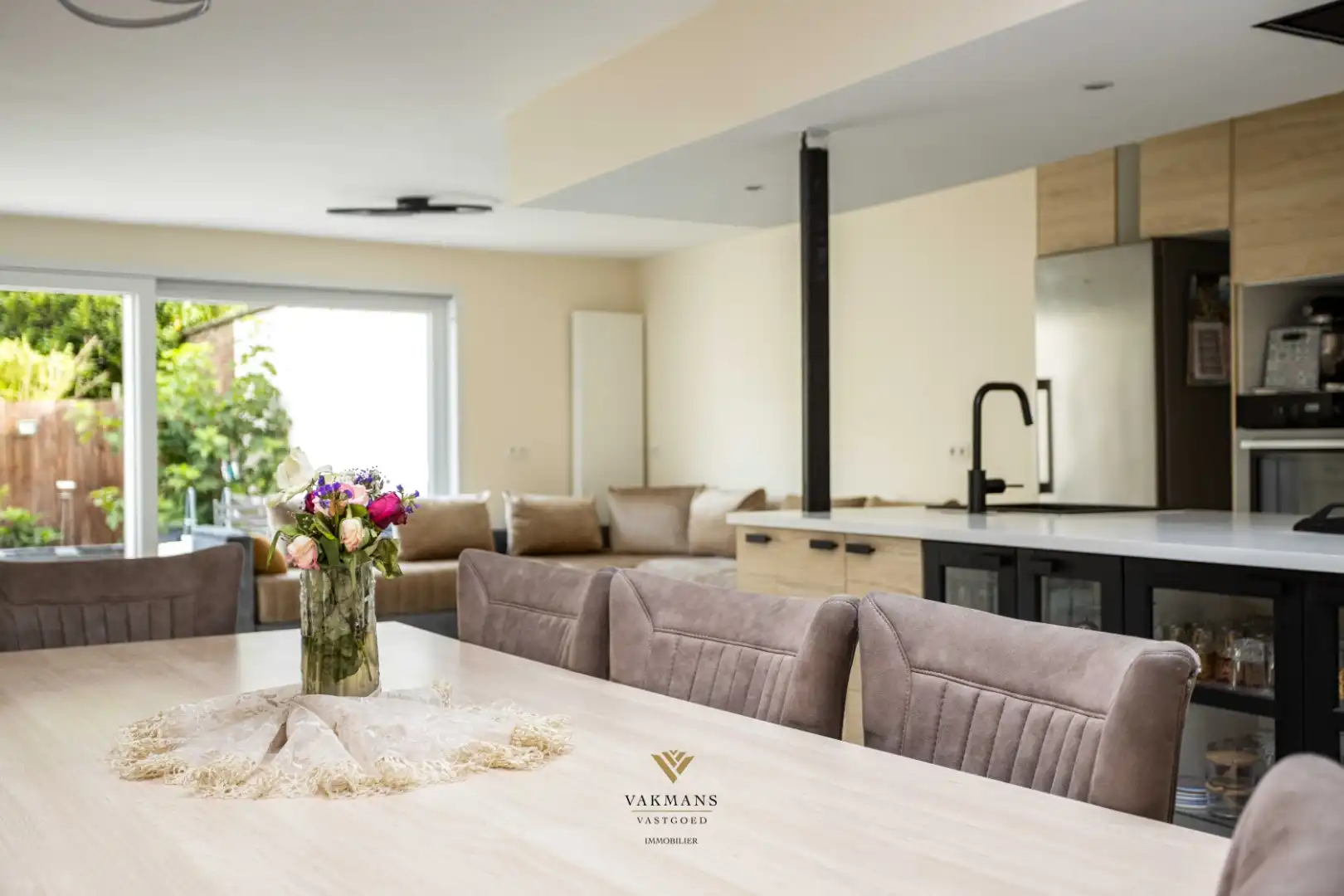 Gerenoveerde moderne woning met 4 slaapkamers en stadstuin foto 11