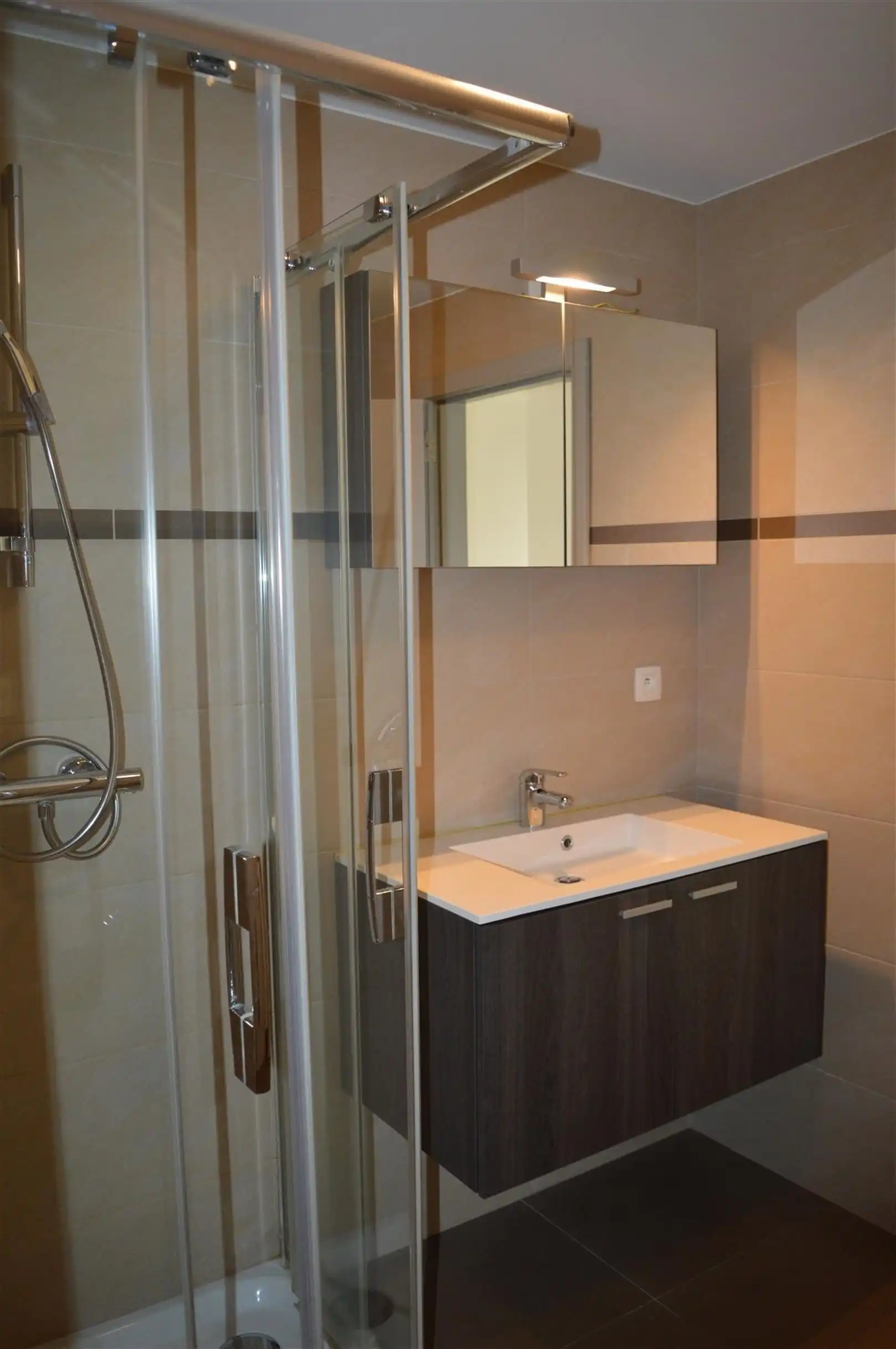 TE HUUR: Ruim appartement met 3 slaapkamers te Munsterbilzen! foto 7