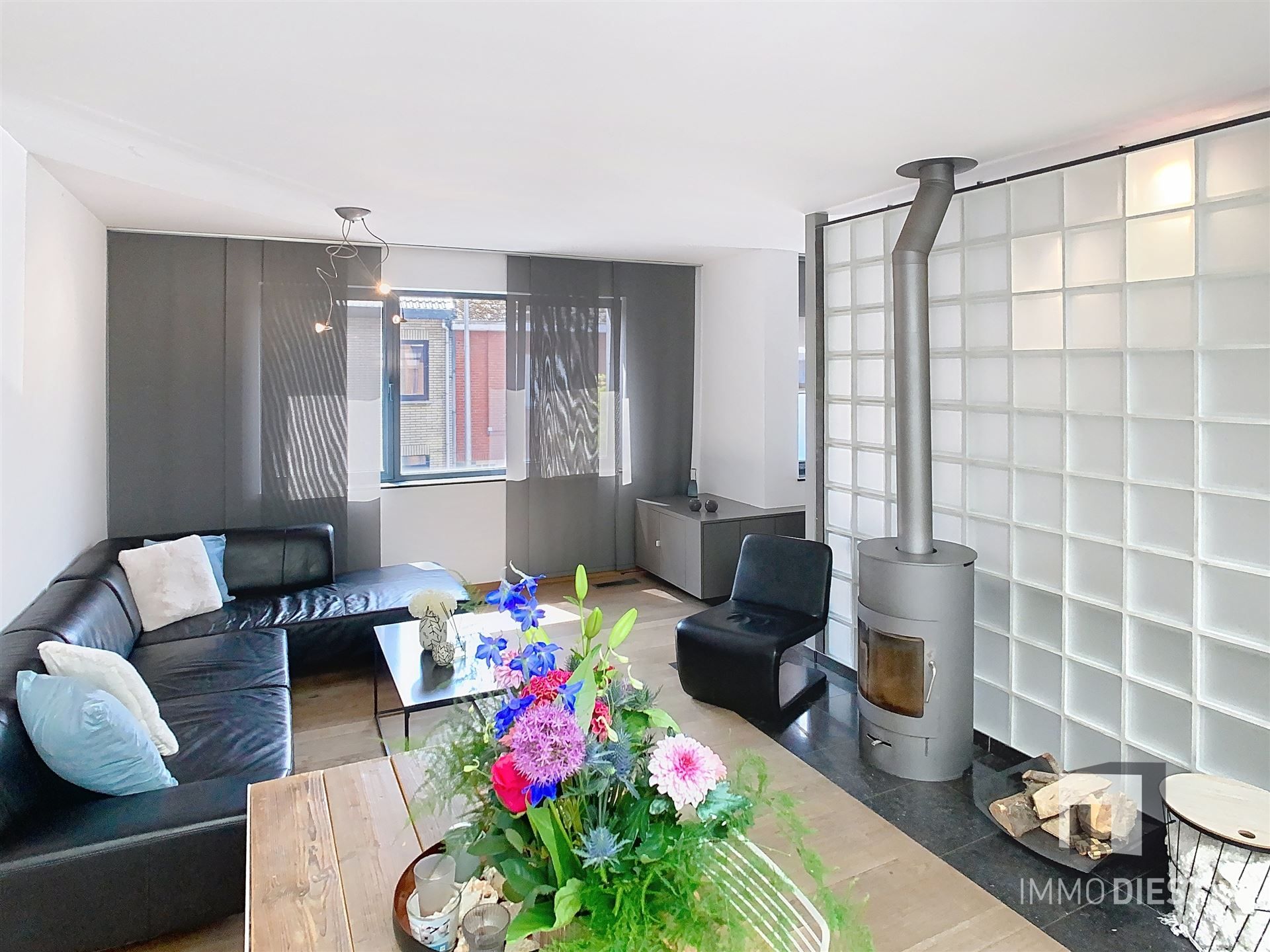Hippe splitlevel met 3 slaapkamers in hartje Zichem. foto 9