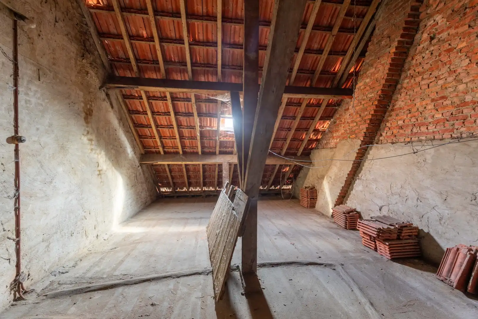 Renovatiewoning met grote garage foto 19