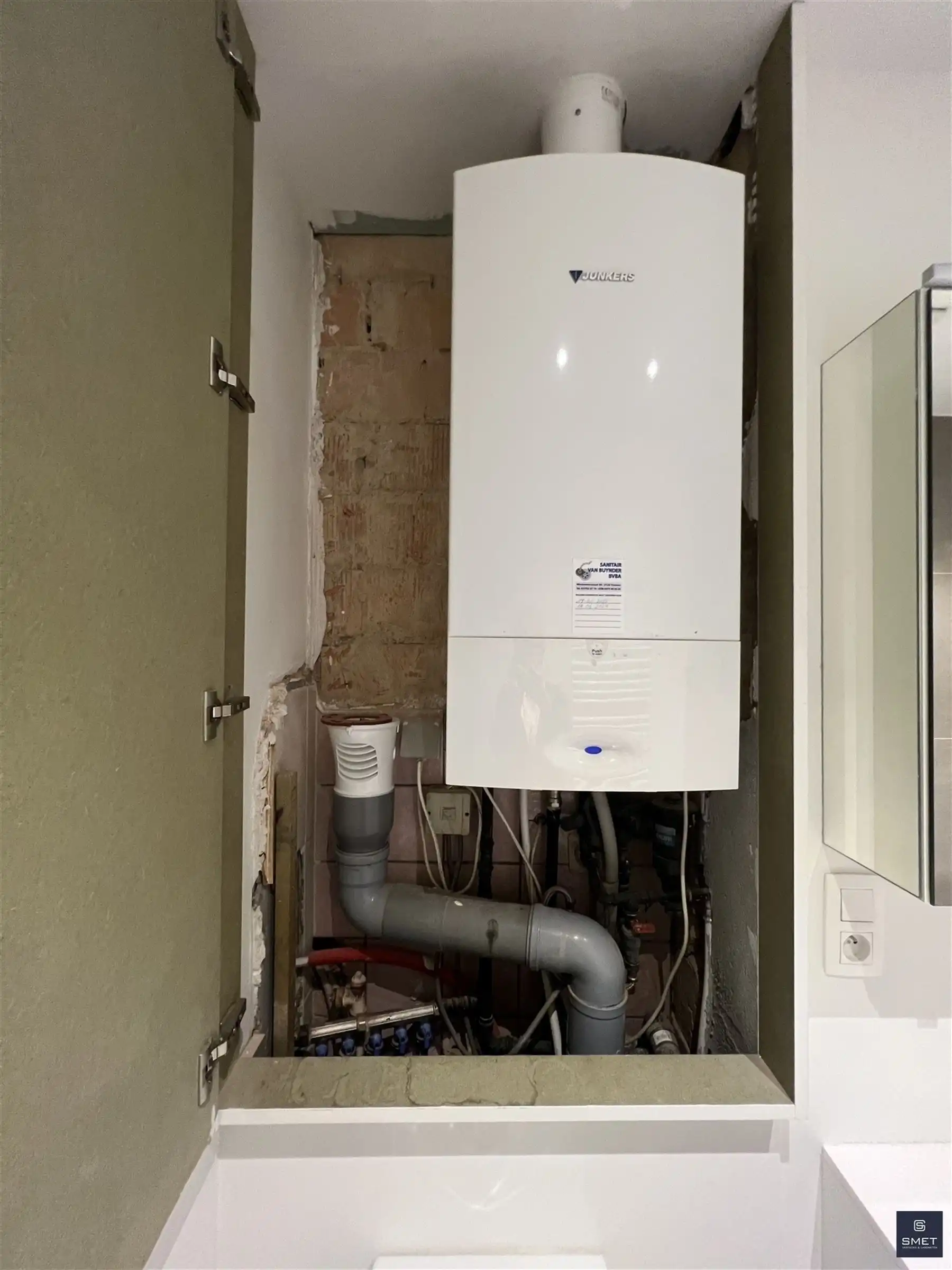 Gerenoveerd appt met 2 slpks, terras en garage foto 14