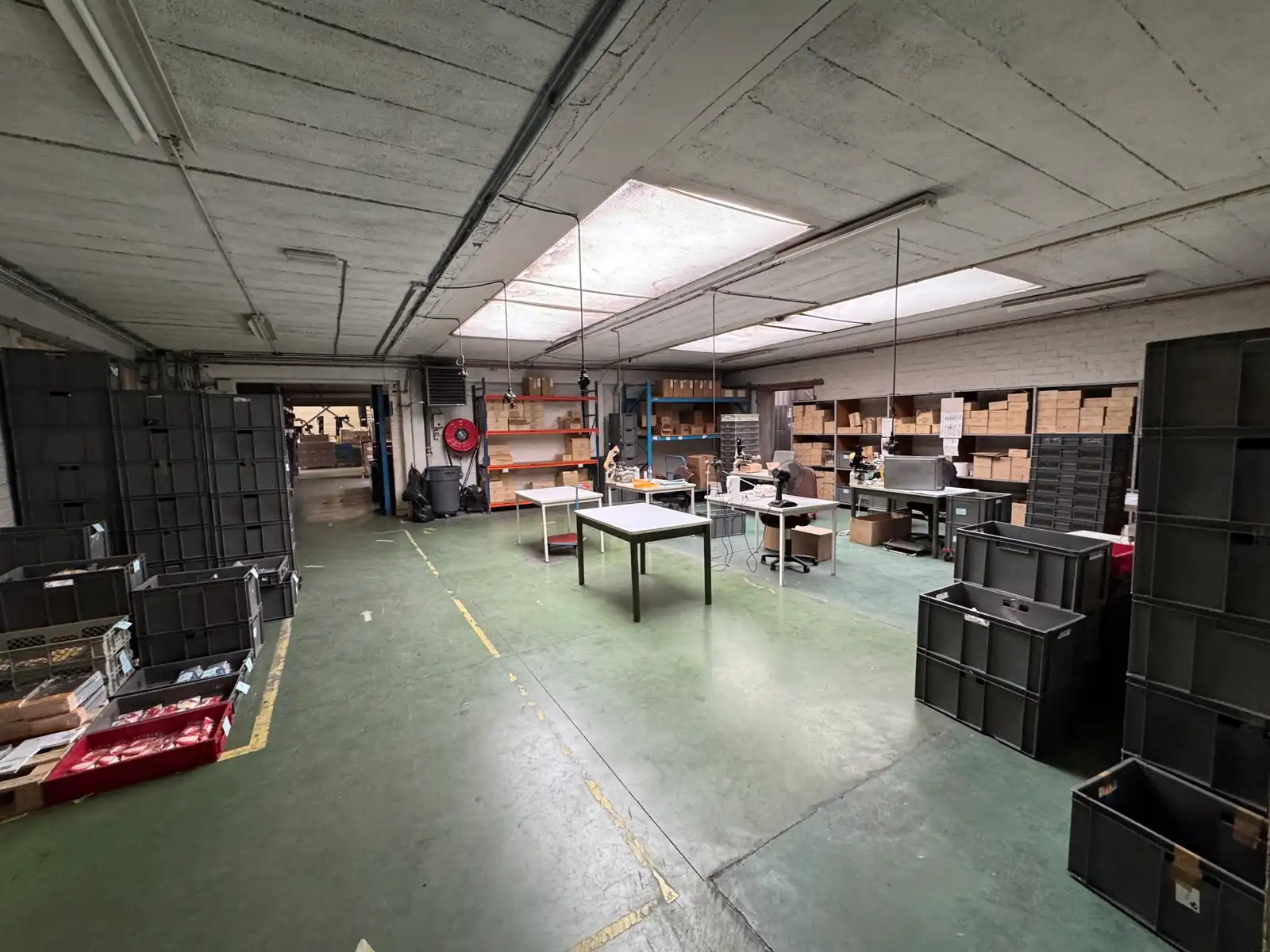 Grote magazijnruimte/atelier met kantoor te koop in Deurne  foto 22