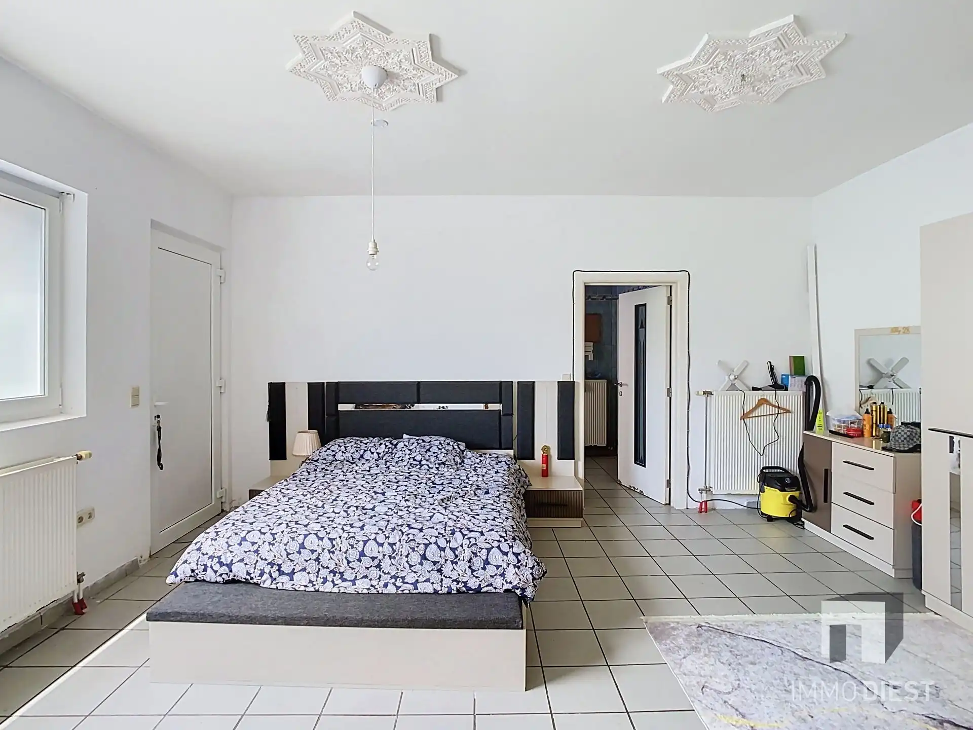 Handelspand met woonst en 5 garages foto 10