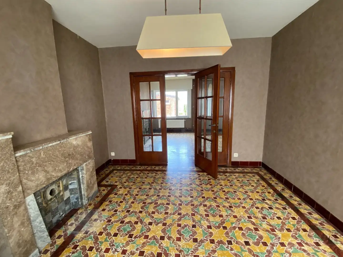 Verrassend ruime gezinswoning met garage, tuin en bijgebouw foto 3