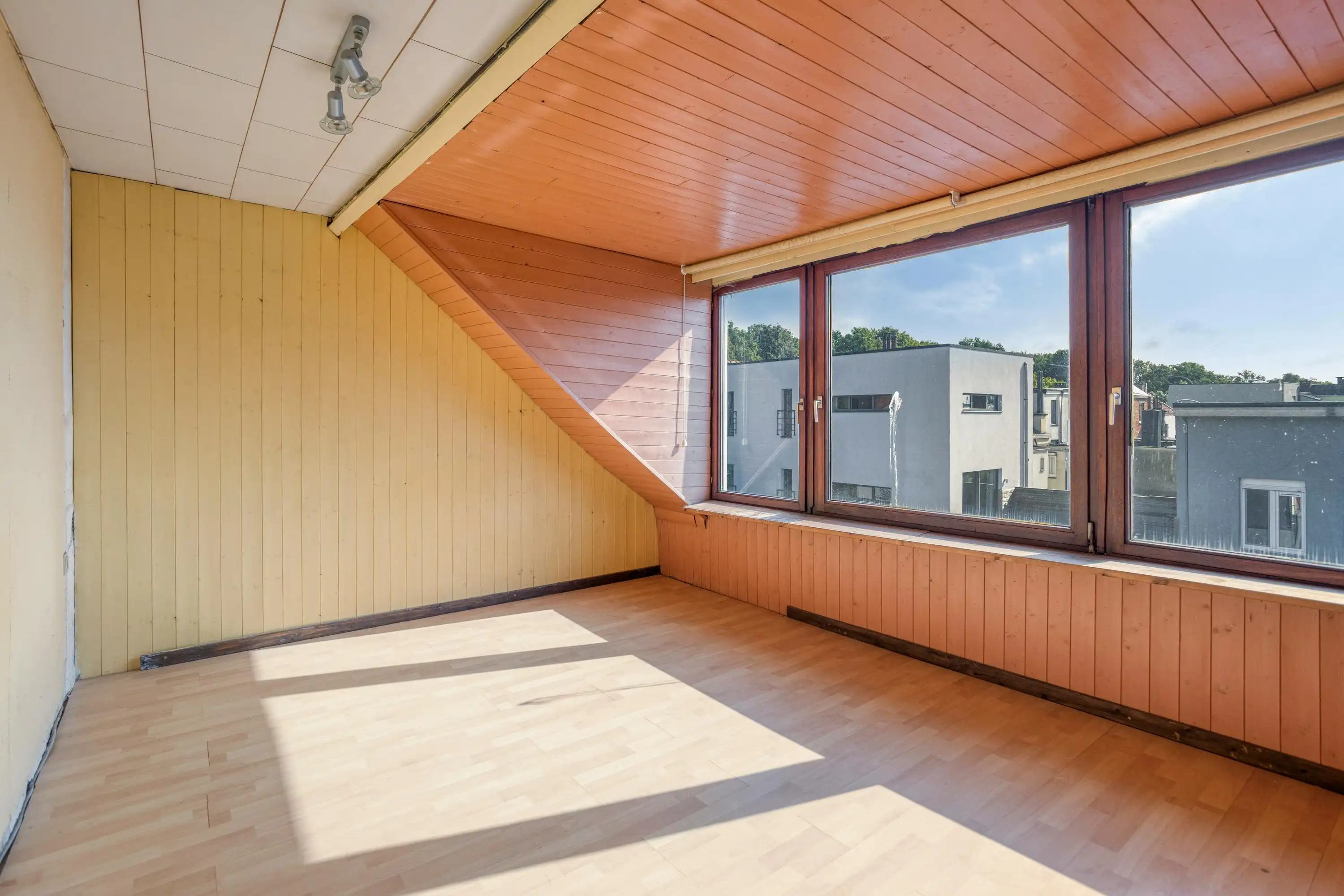 Te renoveren huis met 5 slaapkamers te koop in de Elsdonkwijk te Wilrijk foto 13