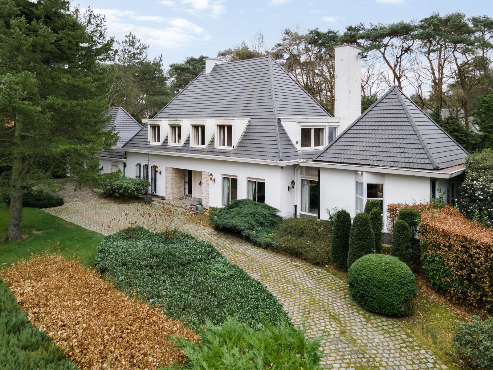 Te renoveren villa op toplocatie, voorkant Schilde  foto 3