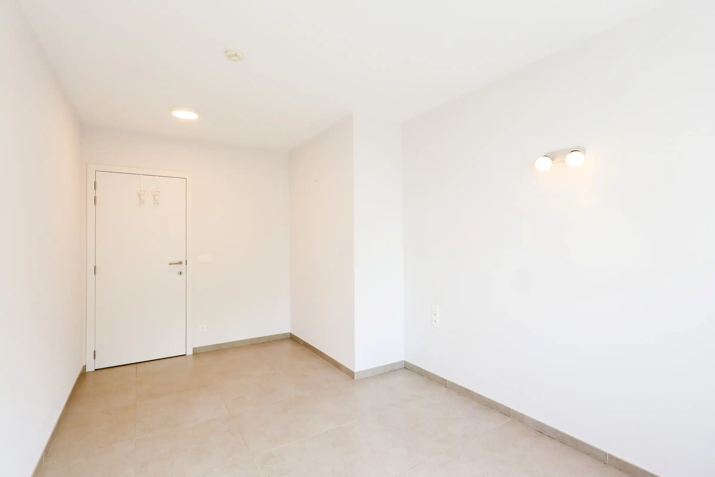 Instapklaar appartement met terras op toplocatie! foto 18
