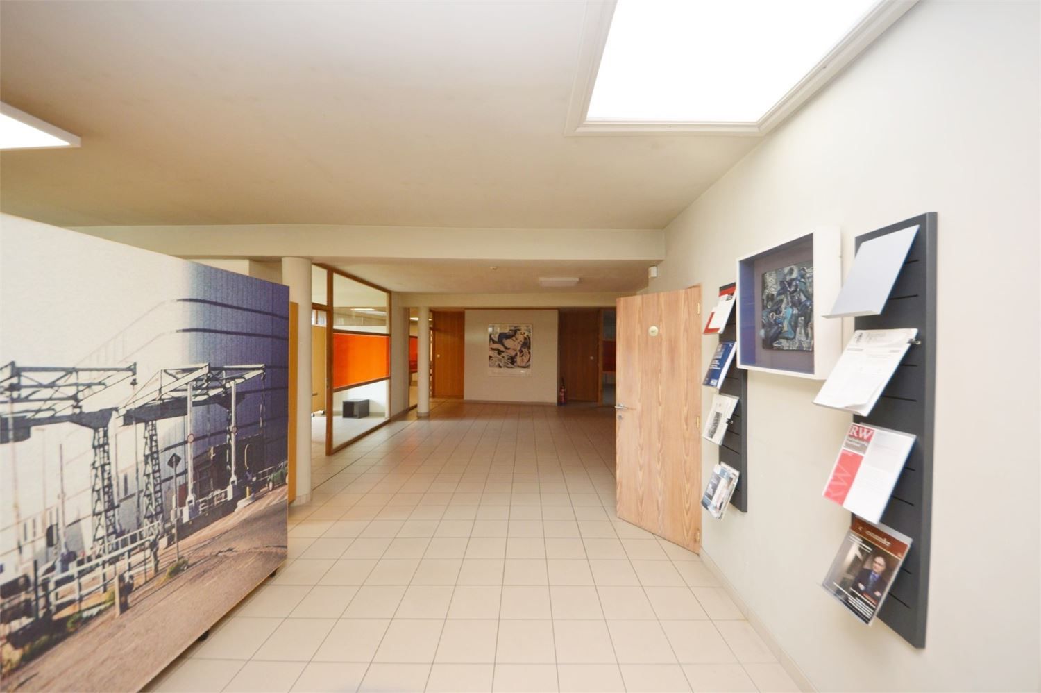 MULTIFUNCTIONELE RUIMTE 400 M2 MET PRIVE PARKING foto 9