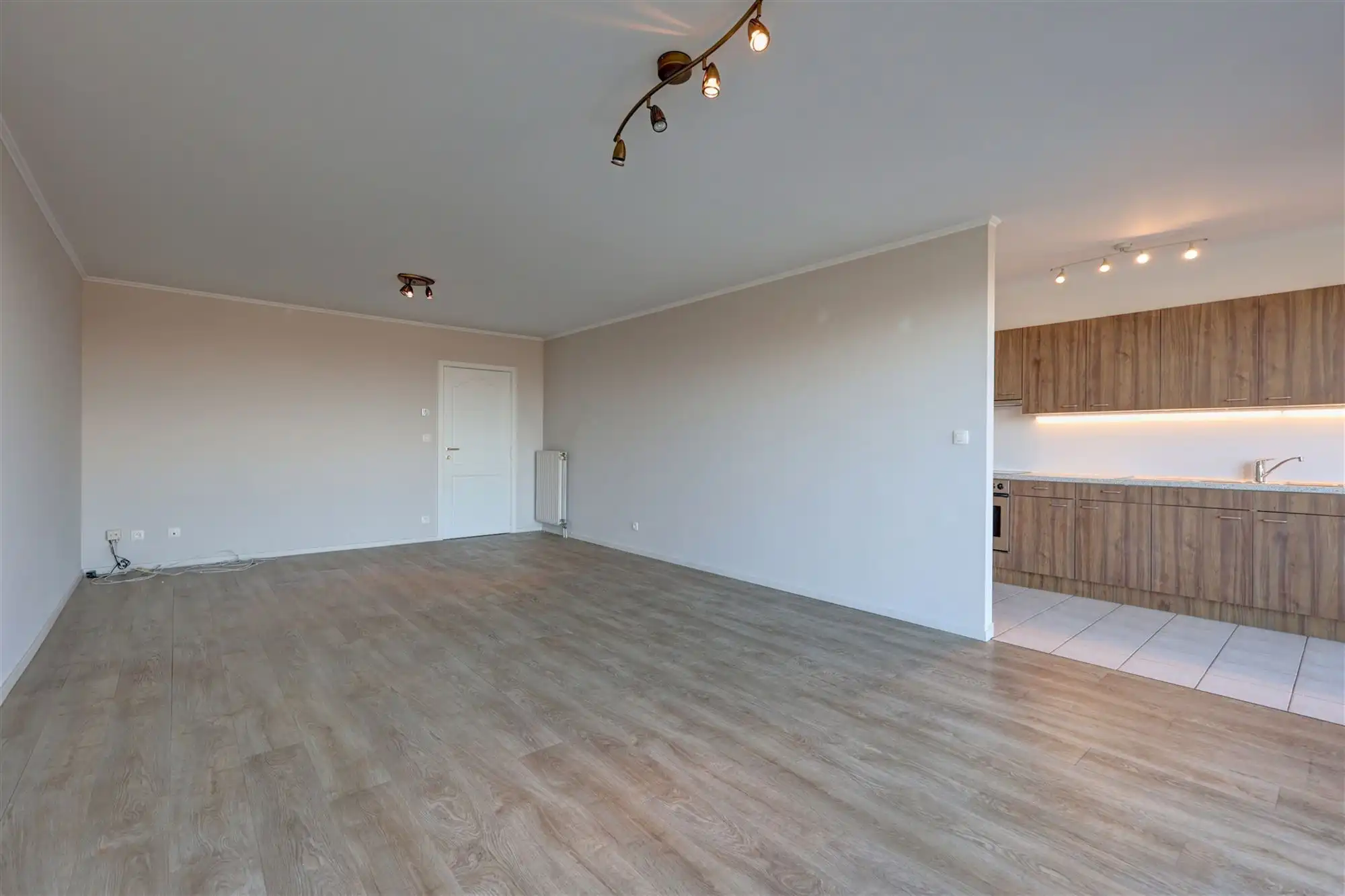 Instapklaar 2-slaapkamerappartement met leuk terras te Linkeroever foto 2