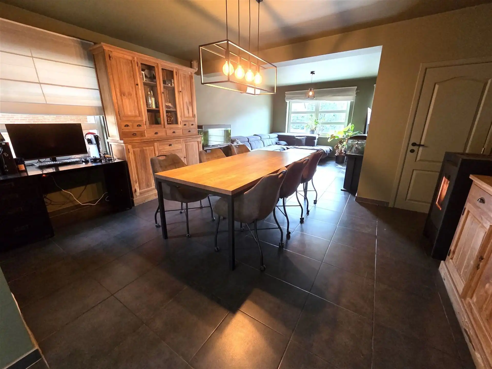 Zeer ruime woning, 3 tot 5 slaapkamers, 2 badkamers, volledig vernieuwd met ruim bijgebouw foto 6