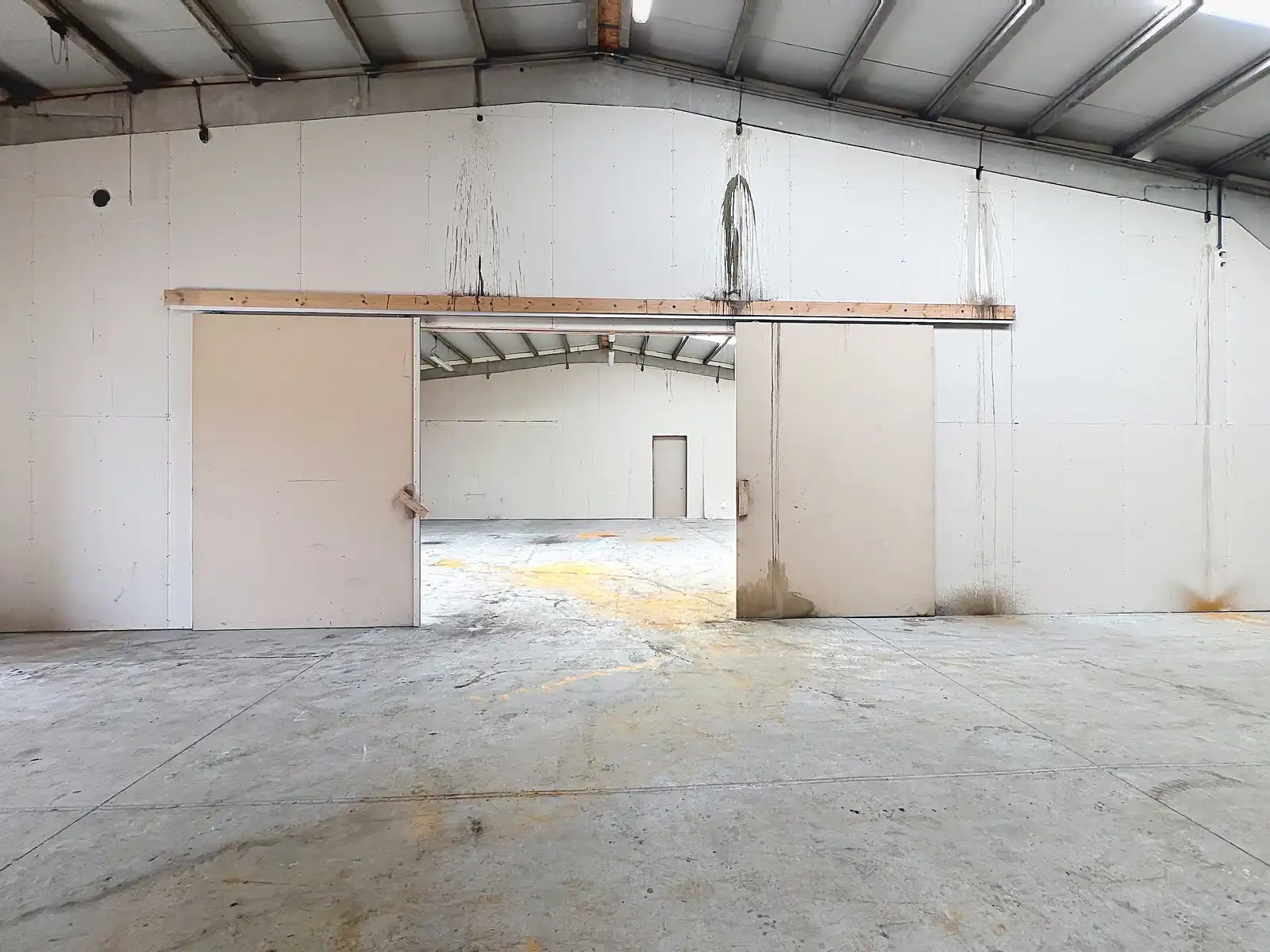 Baanwinkel voor bedrijf (productie, opslag, techniek, recreatie) met bijkomende verkoop naast Lecot, Basic-Fit, Hopsiepops, Eldi, Van Haaren,... vlak bij de RING aan de Poort tot Poperinge ! foto 7
