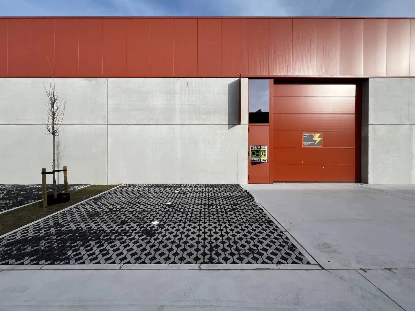 KMO-unit van 223 m² in bedrijvenpark VIEF, Evergem foto {{pictureIndex}}