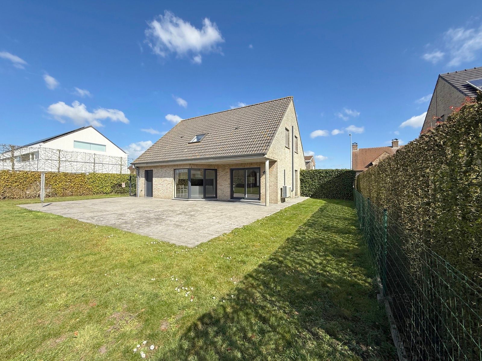 Ruime villa op rustige liggen met zongerichte tuin foto 17