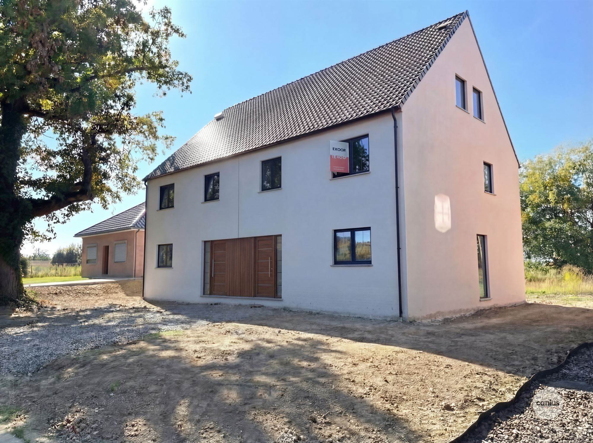 LANDELIJK EN LUXUEUS WONEN IN SINT-TRUIDEN foto {{pictureIndex}}