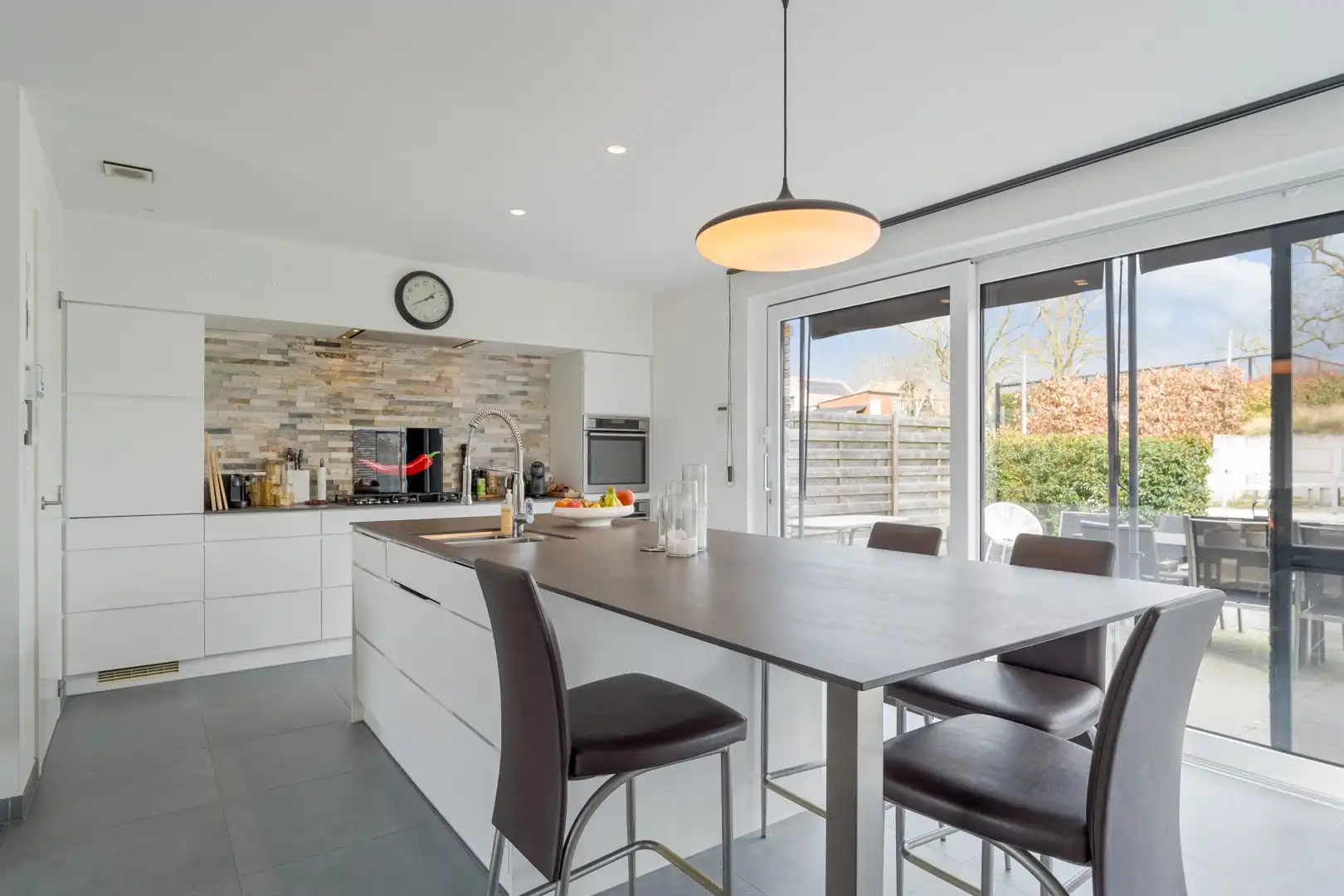 INSTAPKLARE MODERNE WONING MET PRACHTIG VRIJ ZICHT IN ALKEN foto 8