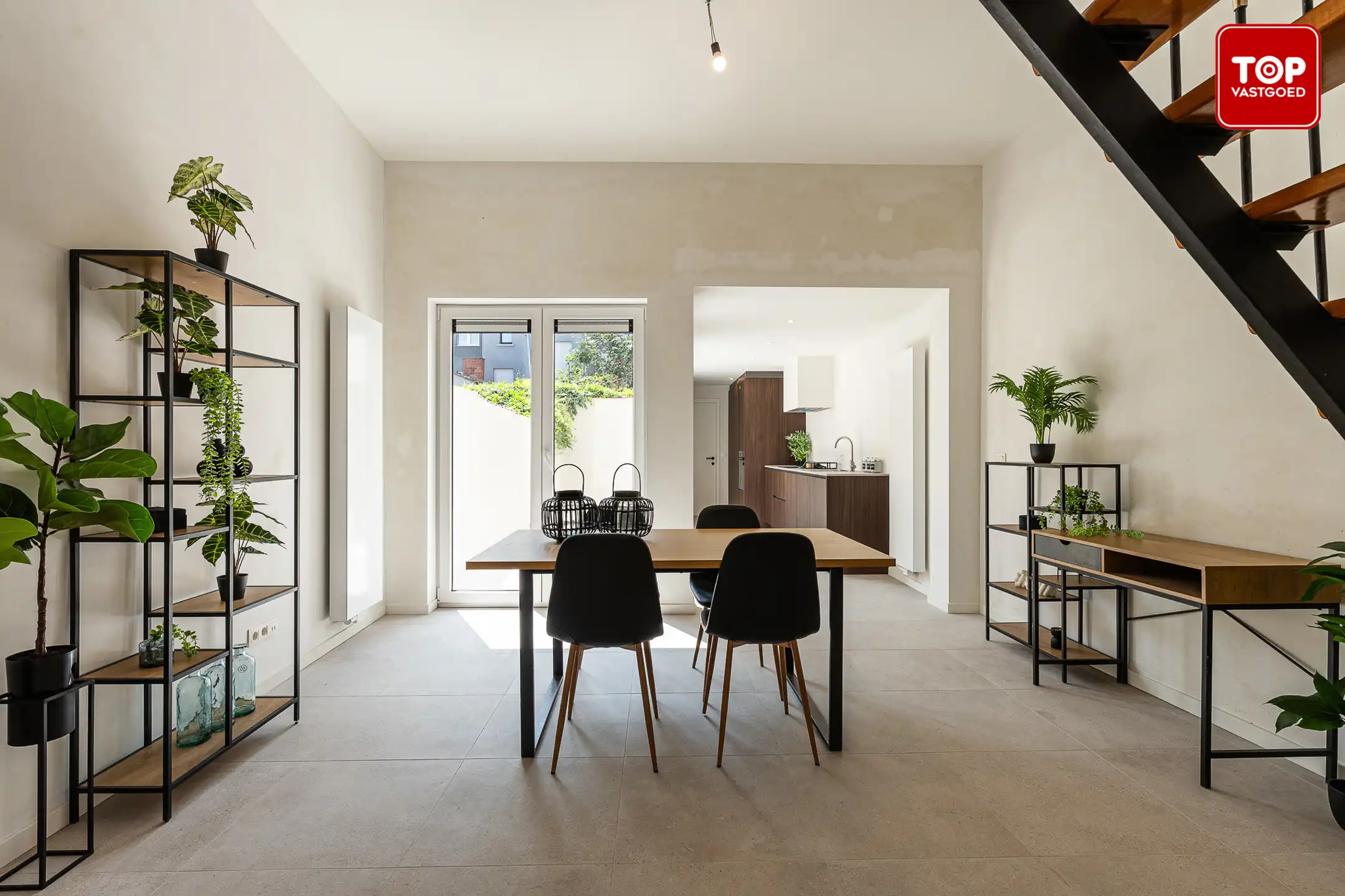 Instapklare, totaal gerenoveerde woning op toplocatie! foto 5