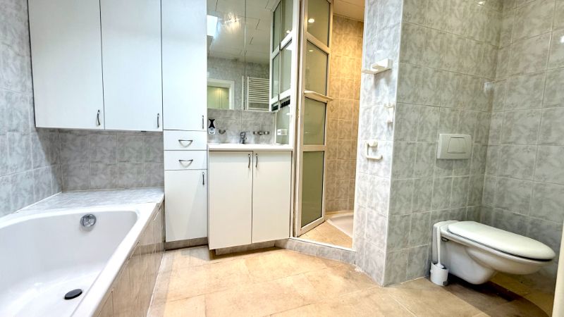 Gezellige te renoveren rijwoning met 4 kamers en garage foto 8