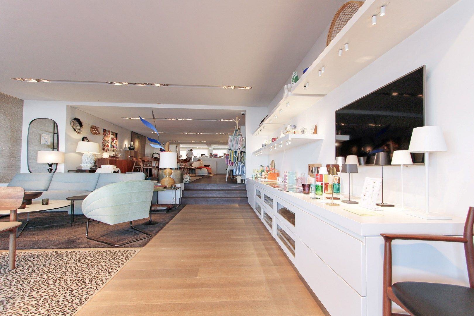 Handelsgelijkvloers met terras Zeedijk Zoute 786 te huur  foto 10