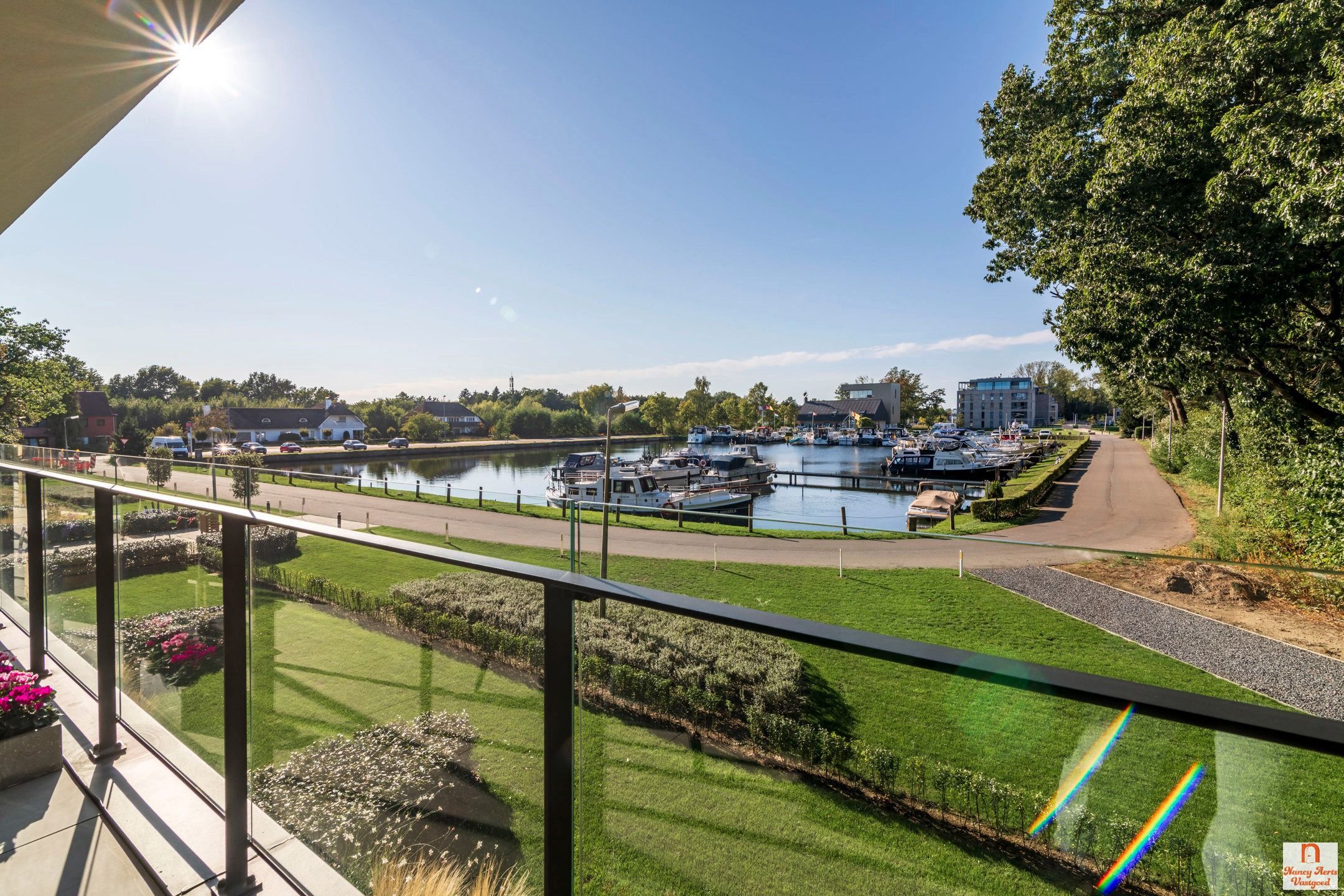 Exclusief wonen aan het water - inclusief 2 autostaanplaatsen foto 9