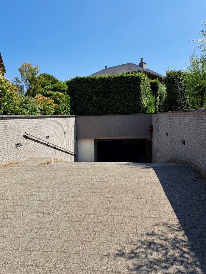 RUIME GARAGEBOX TE KOOP IN DE  RES. AMANKILA TE ST IDESBALD foto 2