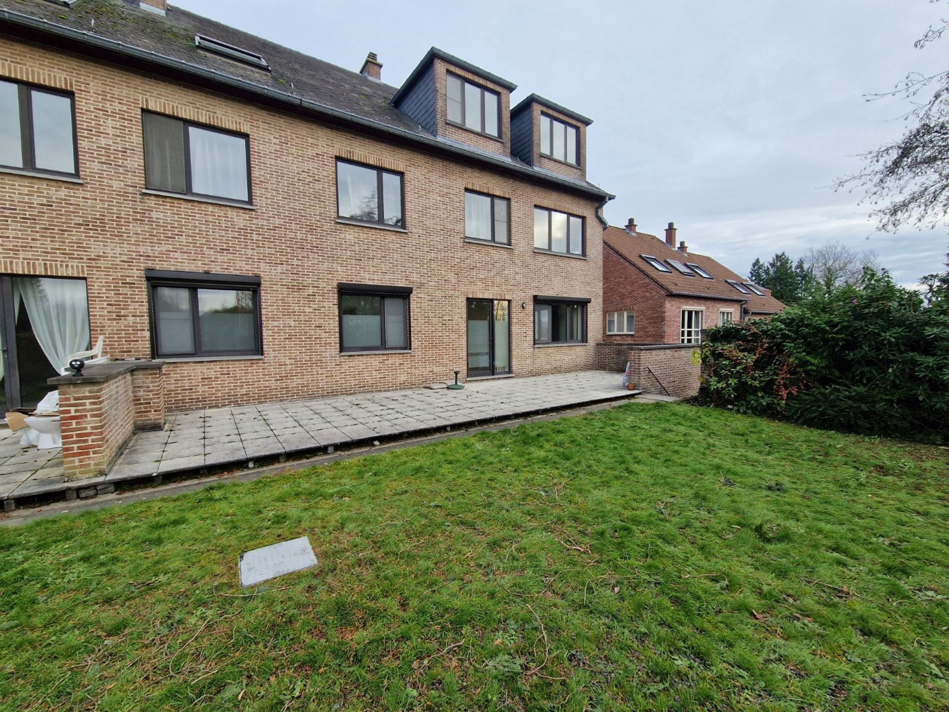 Instapklaar appartement met 2 slaapkamers, berging & parking foto 13