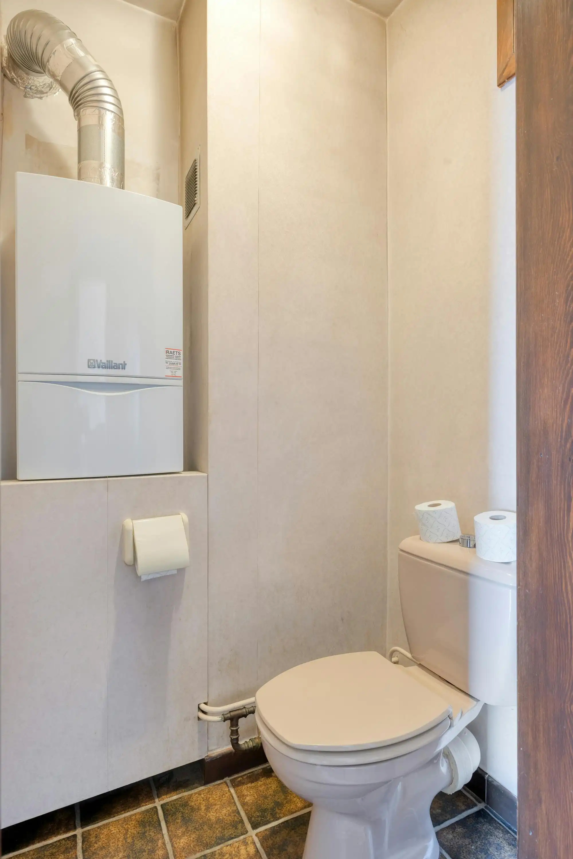 Lichtrijk appartement met 3 kamers te koop in Merksem foto 11