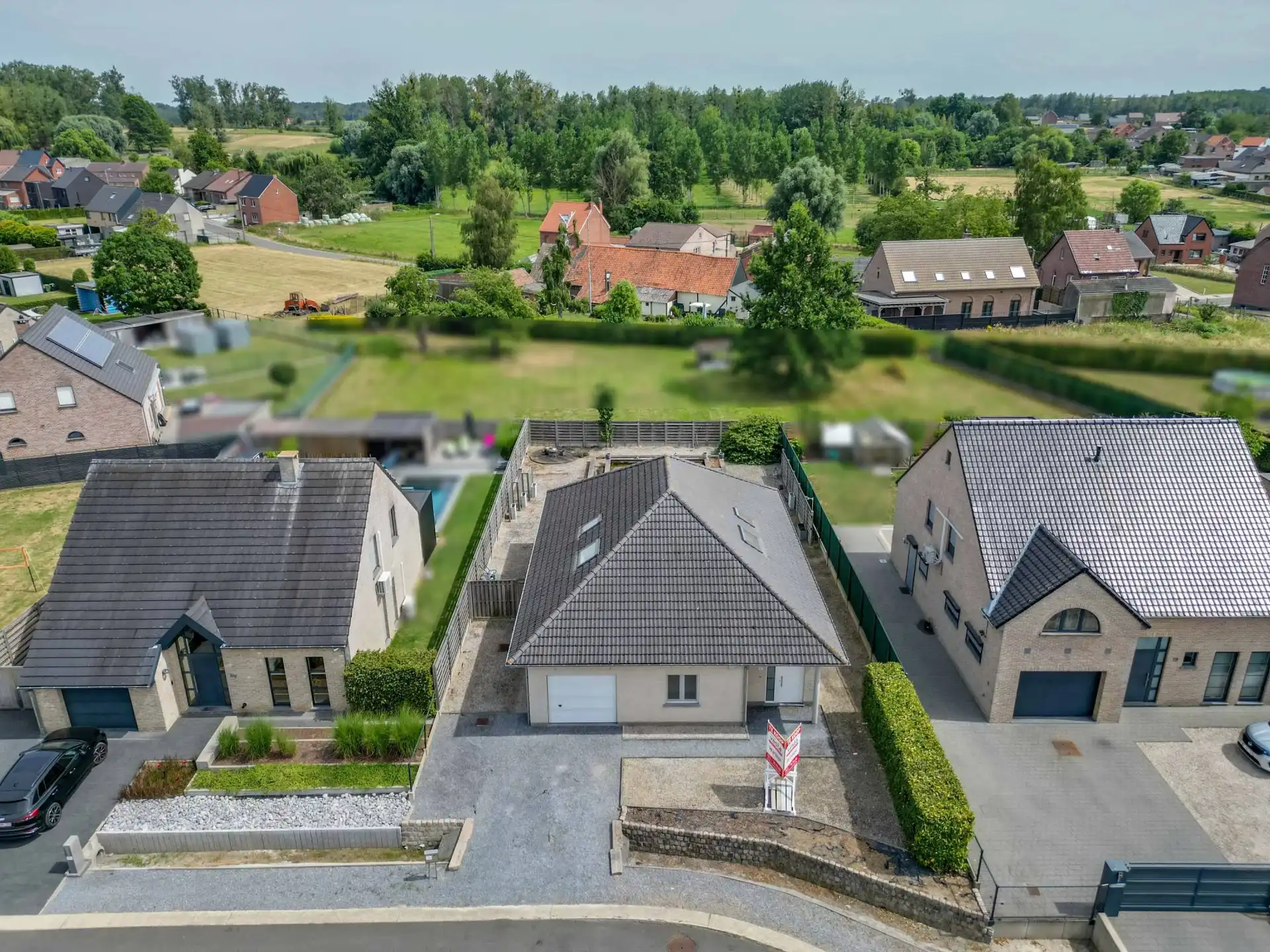 Ruime open bebouwing met zonnige tuin foto 34