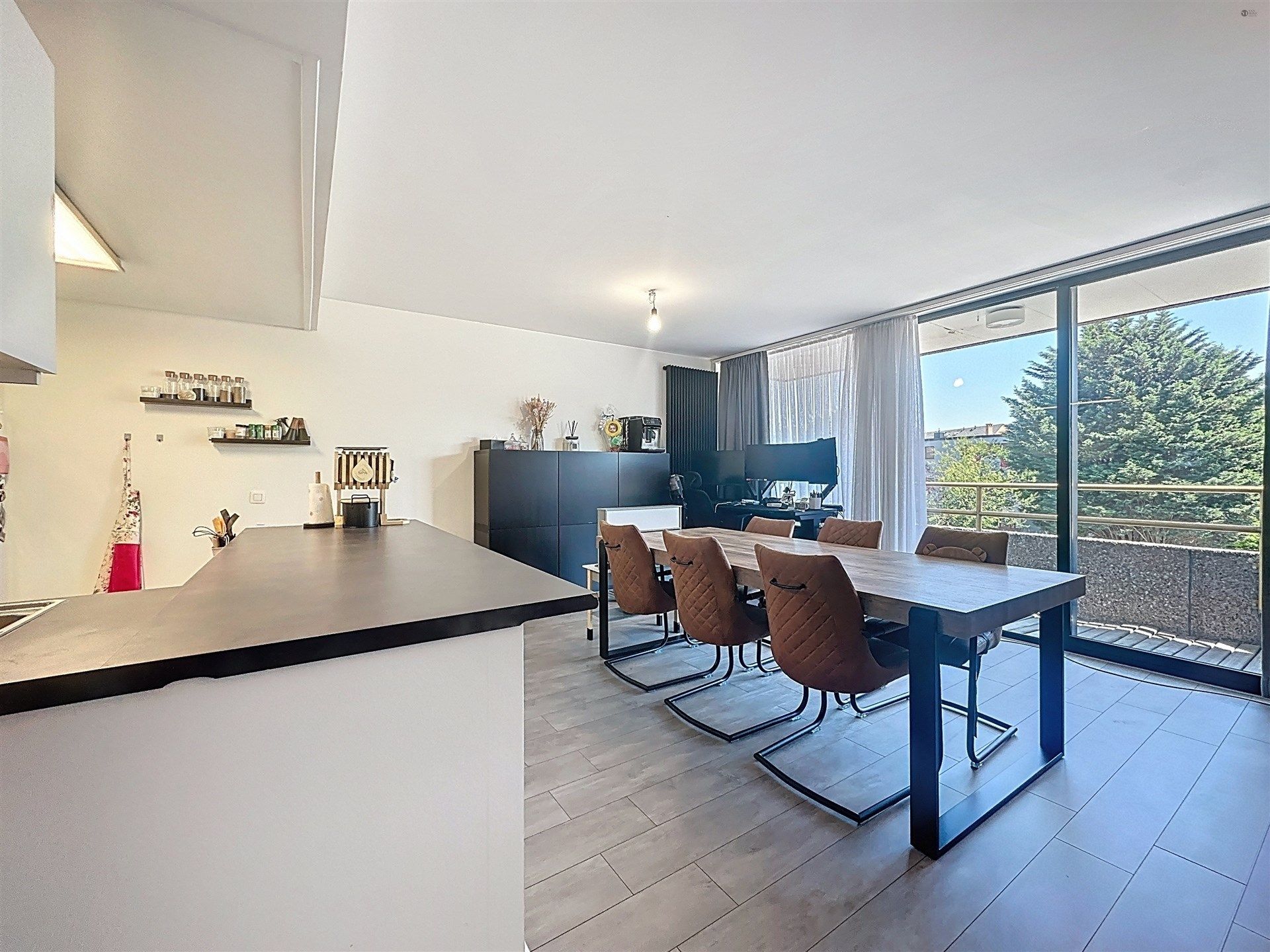 Hoofdfoto van de publicatie: Recent appartement met 2 slaapkamers, 2 terrassen en een grote gemeenschappelijke tuin op toplocatie!