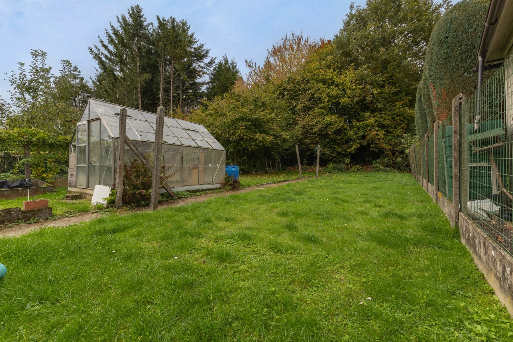 Goed gelegen ruime te renoveren woning  foto 9