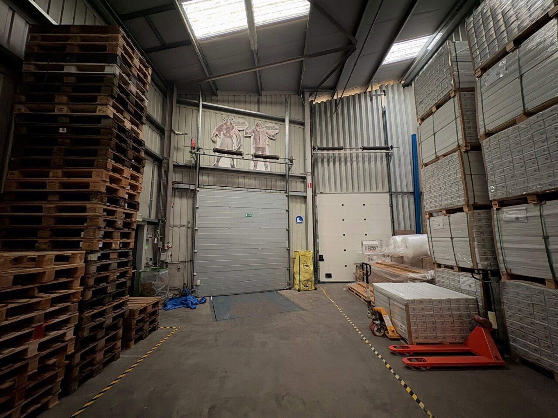 TE HUUR/TE KOOP bedrijfsgebouw op zichtlocatie te Aartselaar foto 9