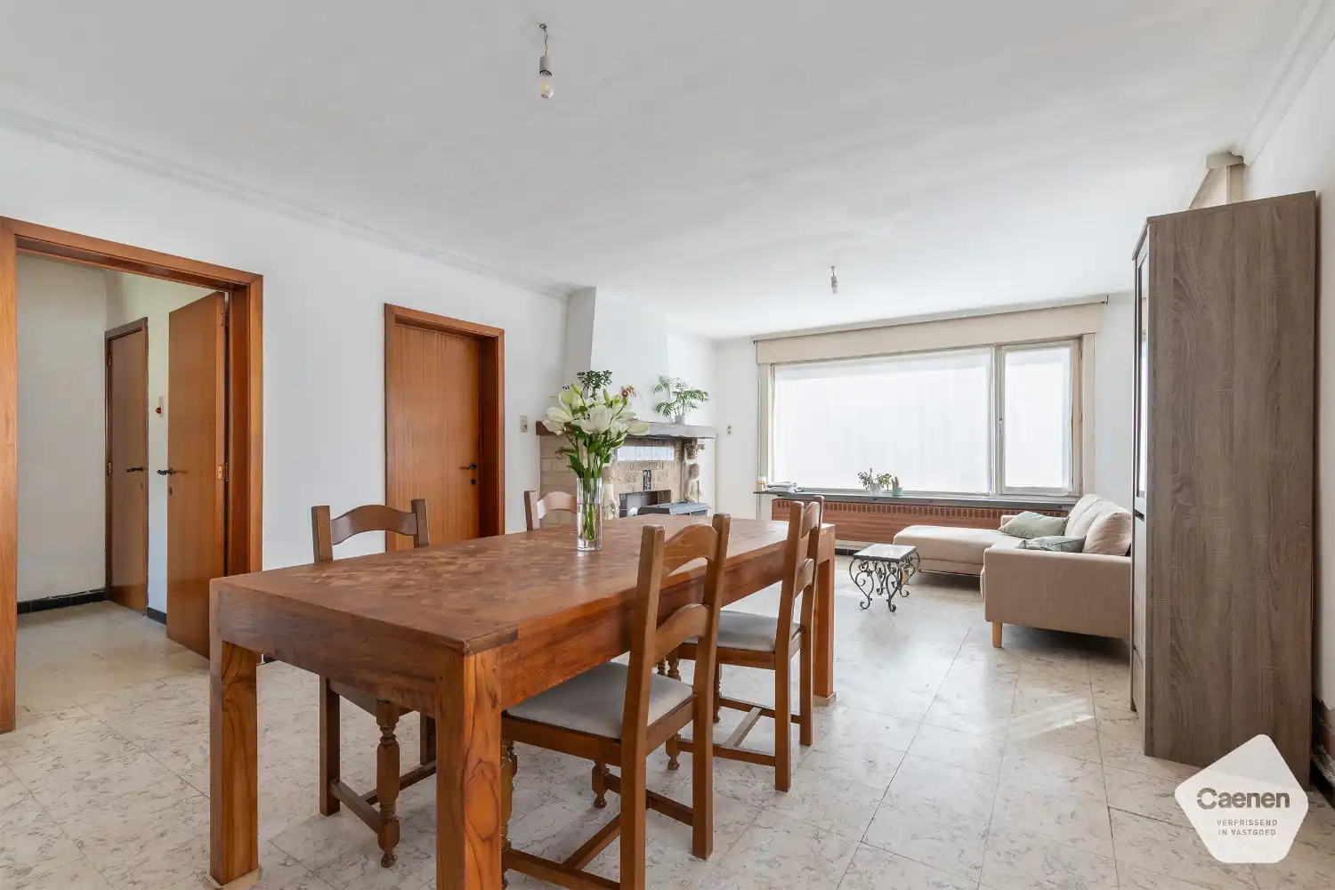 Leuke & lichtrijke charmante half-open woning met 4 slaapkamers, garage en leuke tuin! foto 5