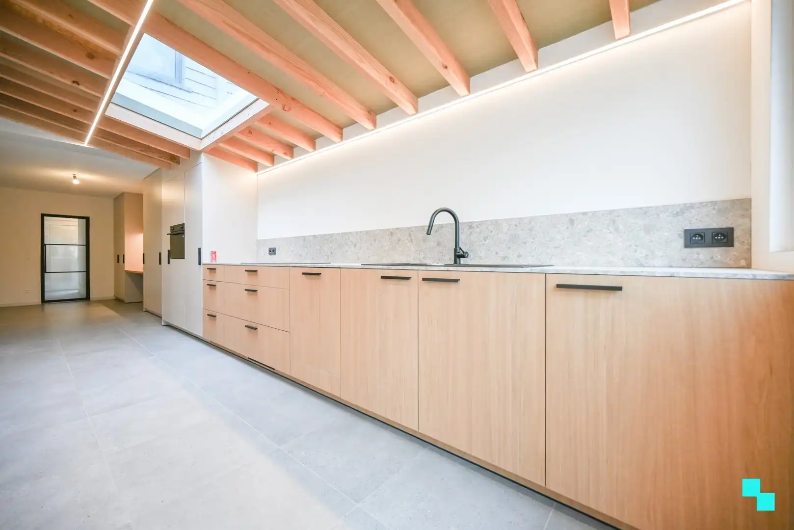 Ruime, instapklare woning met 4 slaapkamers nabij het centrum van Izegem foto 7