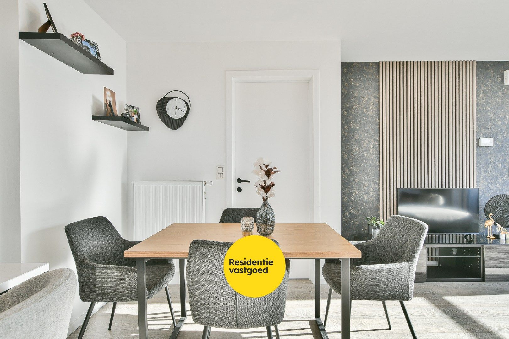 Uniek appartement inclusief carport met grote berging gelegen in een oude graanmolen foto 5