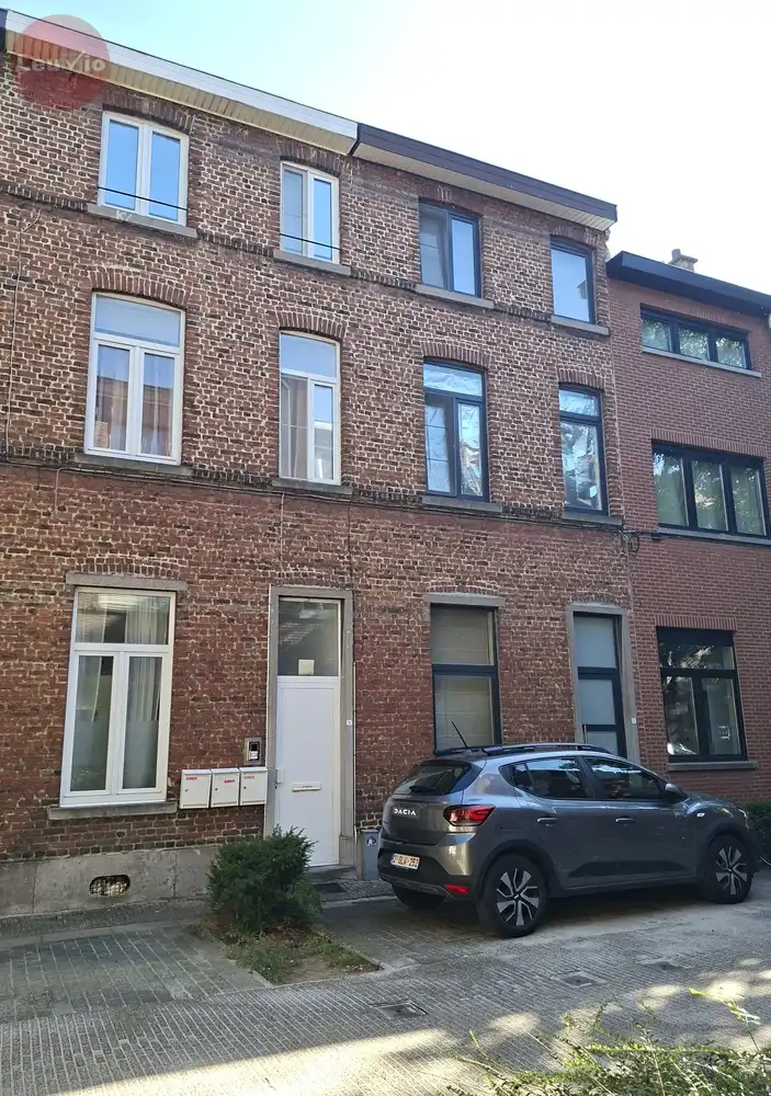 Instapklaar 1-slaapkamerappartement met tuin in het stadscentrum foto 16