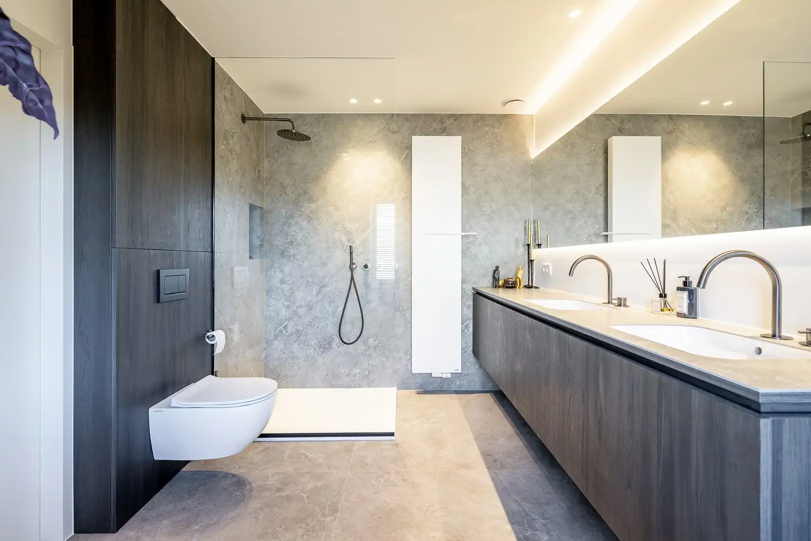 Alleenstaande villa met 4 slaapkamers in een residentiële omgeving. foto 33
