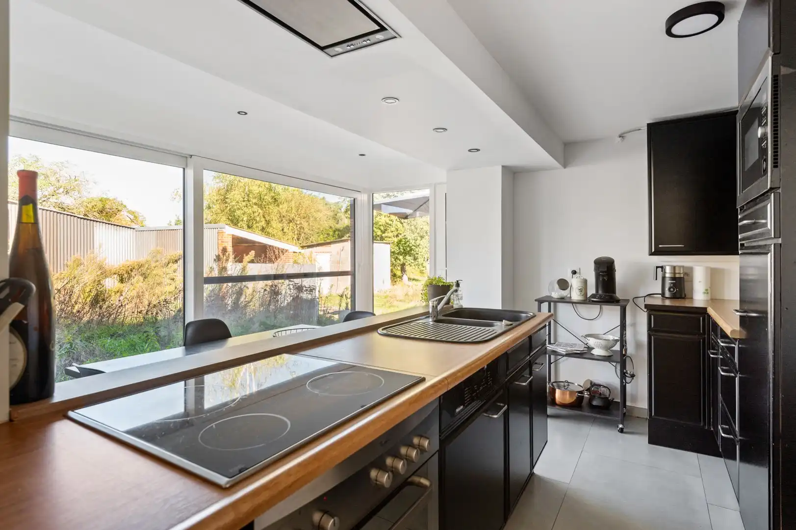 Vrijstaande woning op een ruim perceel van 3.330 m² met prachtig groen uitzicht en tal van mogelijkheden foto 15