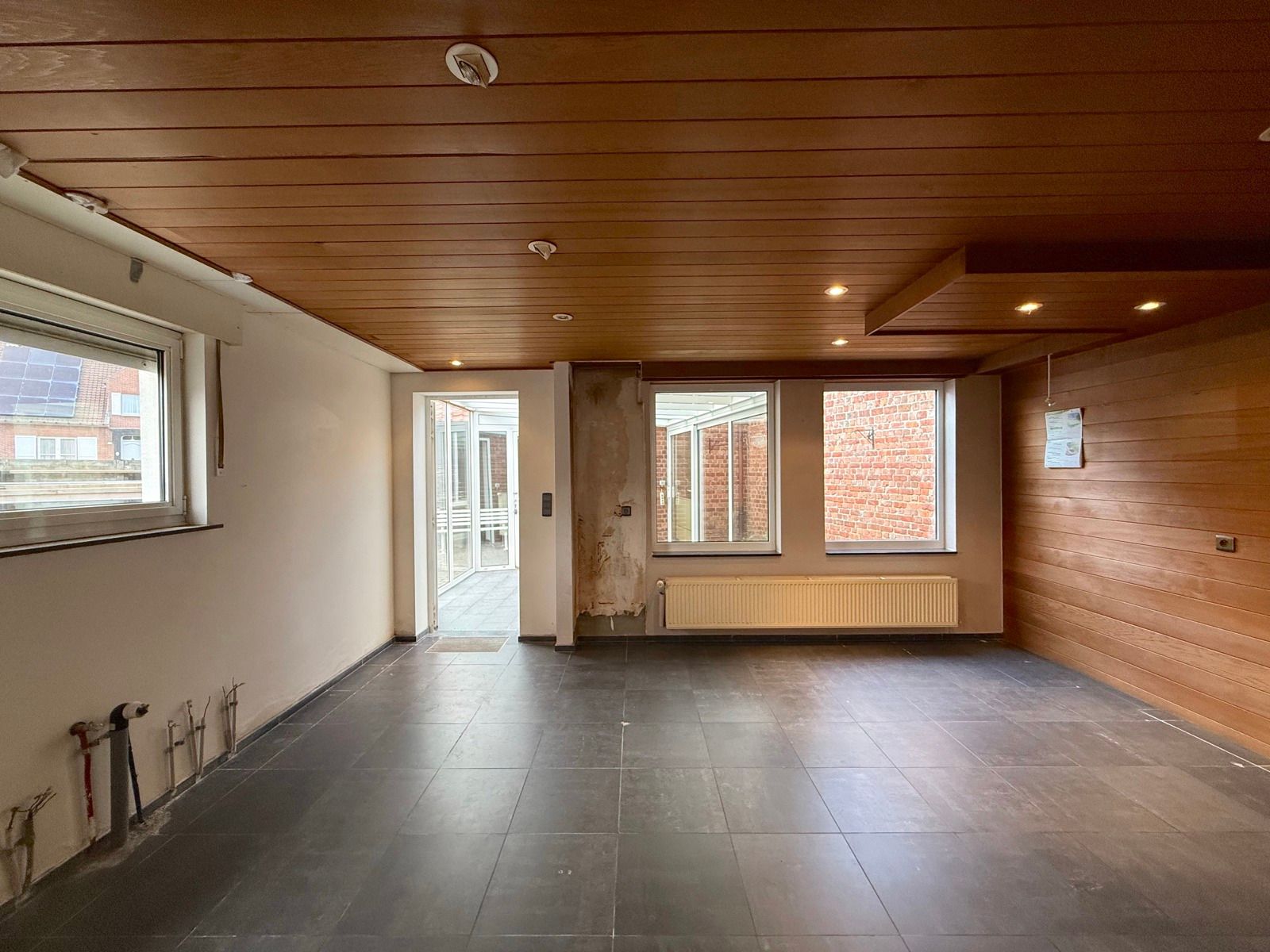 Half open woning met 4 slaapkamers, tuin en garage foto 4