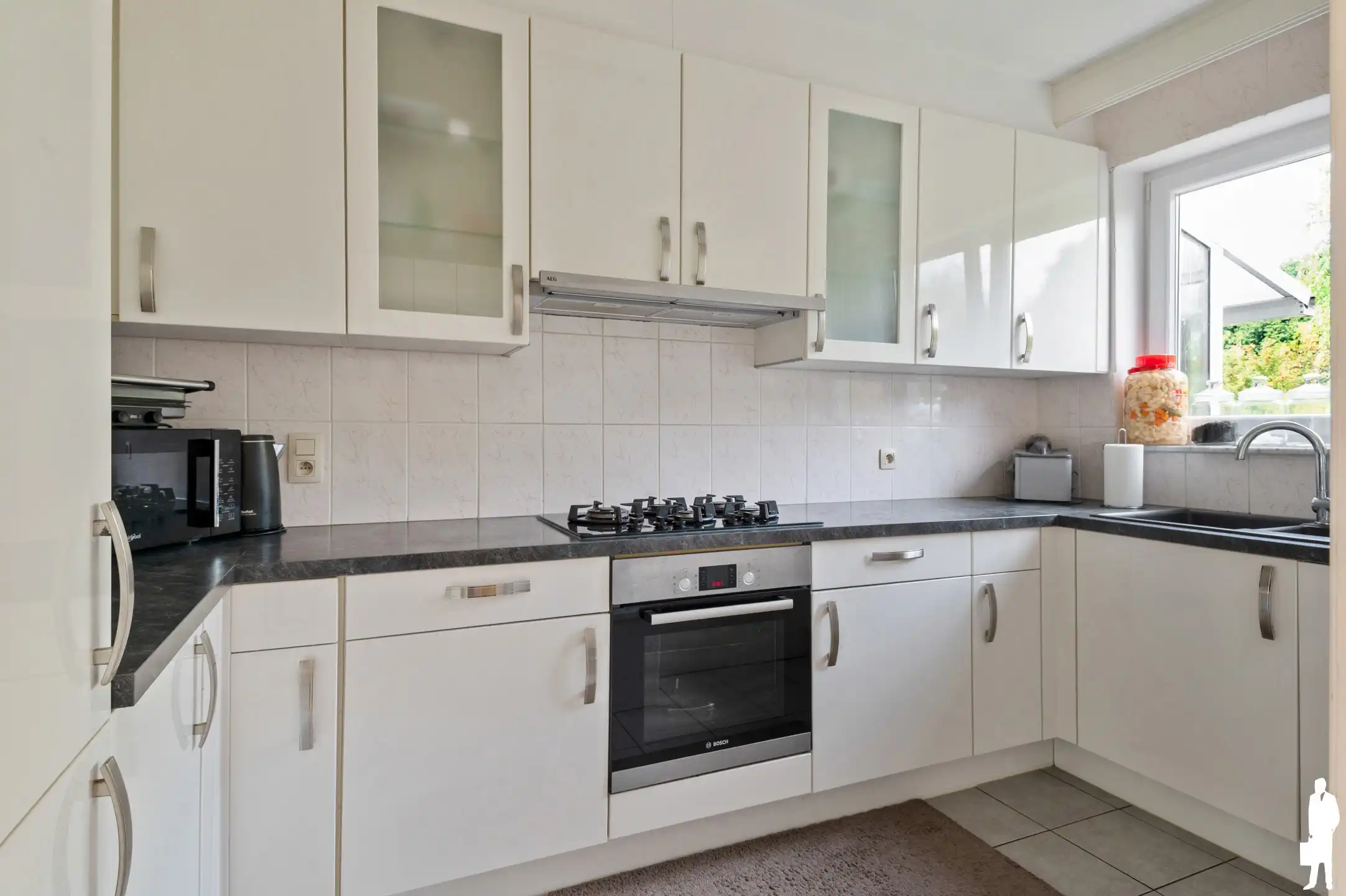 Ruime bel-etagewoning met 4 slaapkamers, garage en tuin foto 5