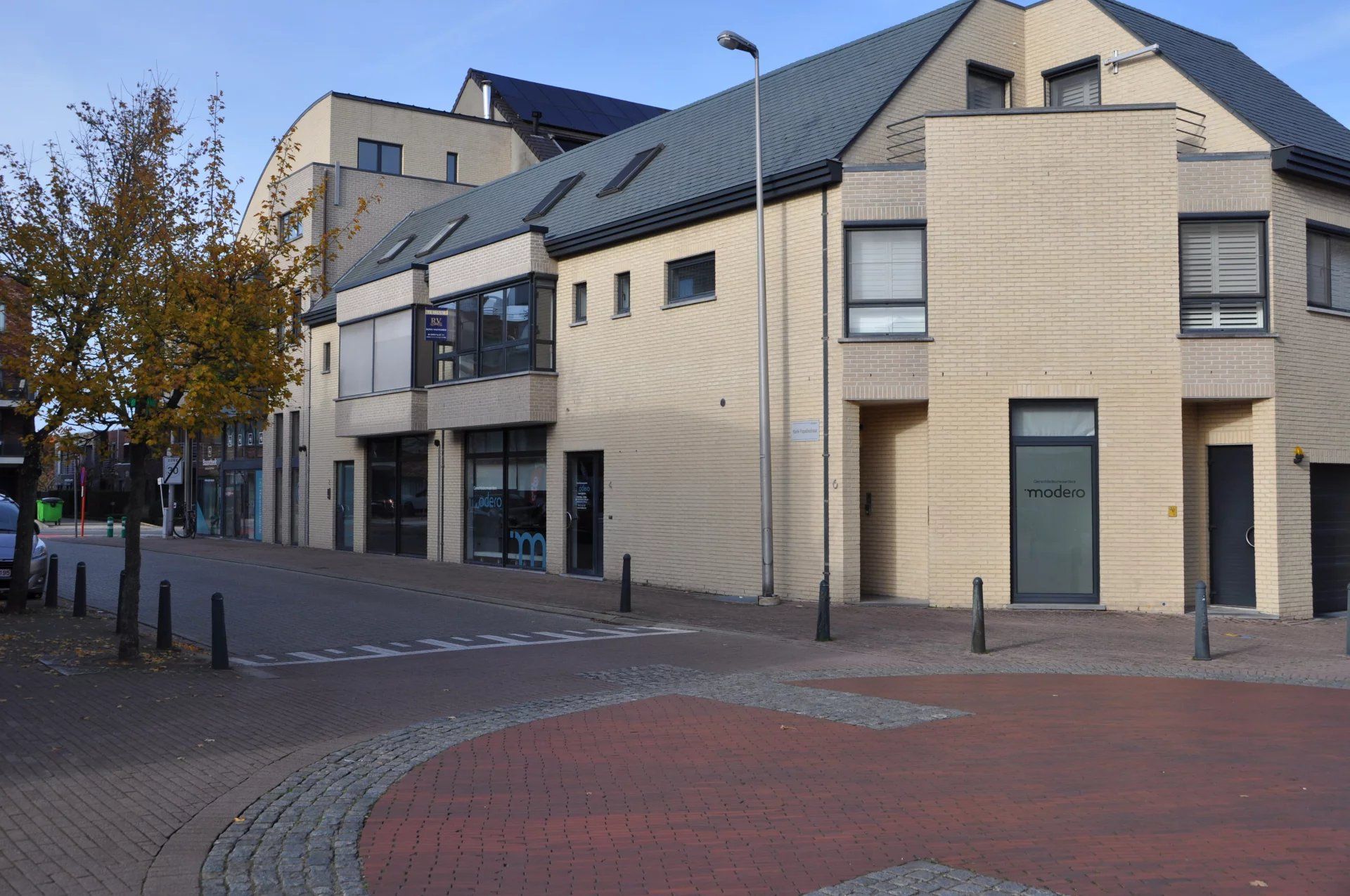 INSTAPKLAAR EN GEZELLIG DUPLEX-APPARTEMENT MET 2 SLPK'S NABIJ CENTRUM HASSELT foto 4