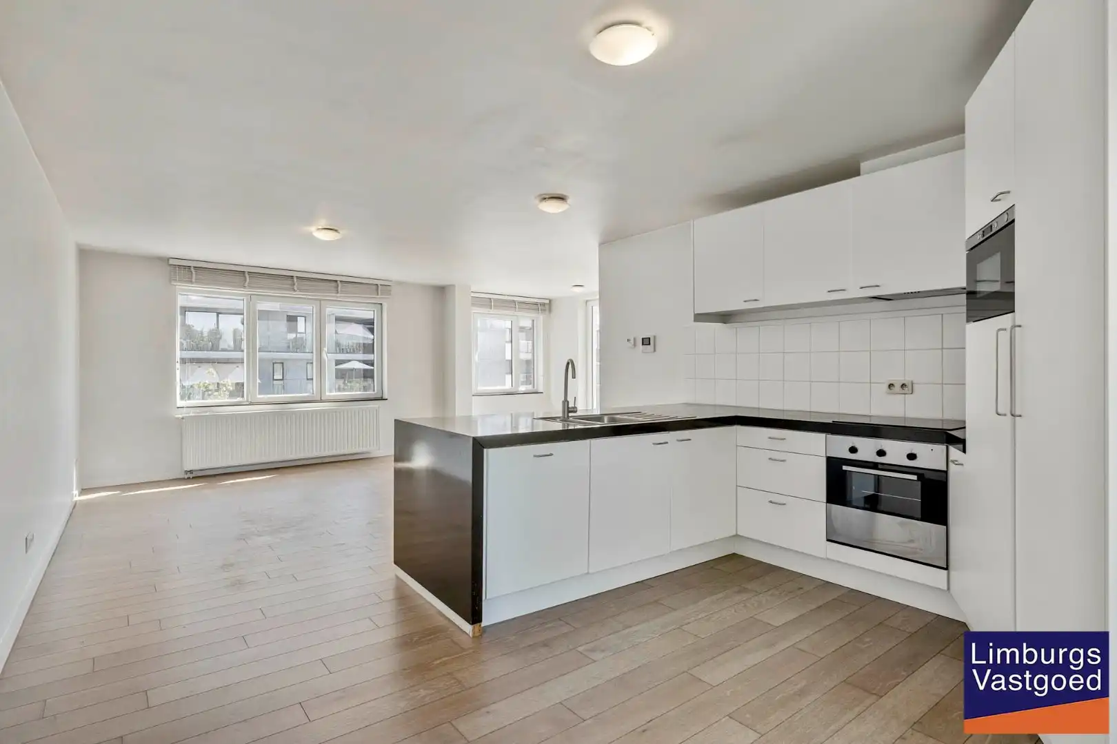 Ruim appartement (125m²) met 2 slpk en terras aan de kleine ring foto 5