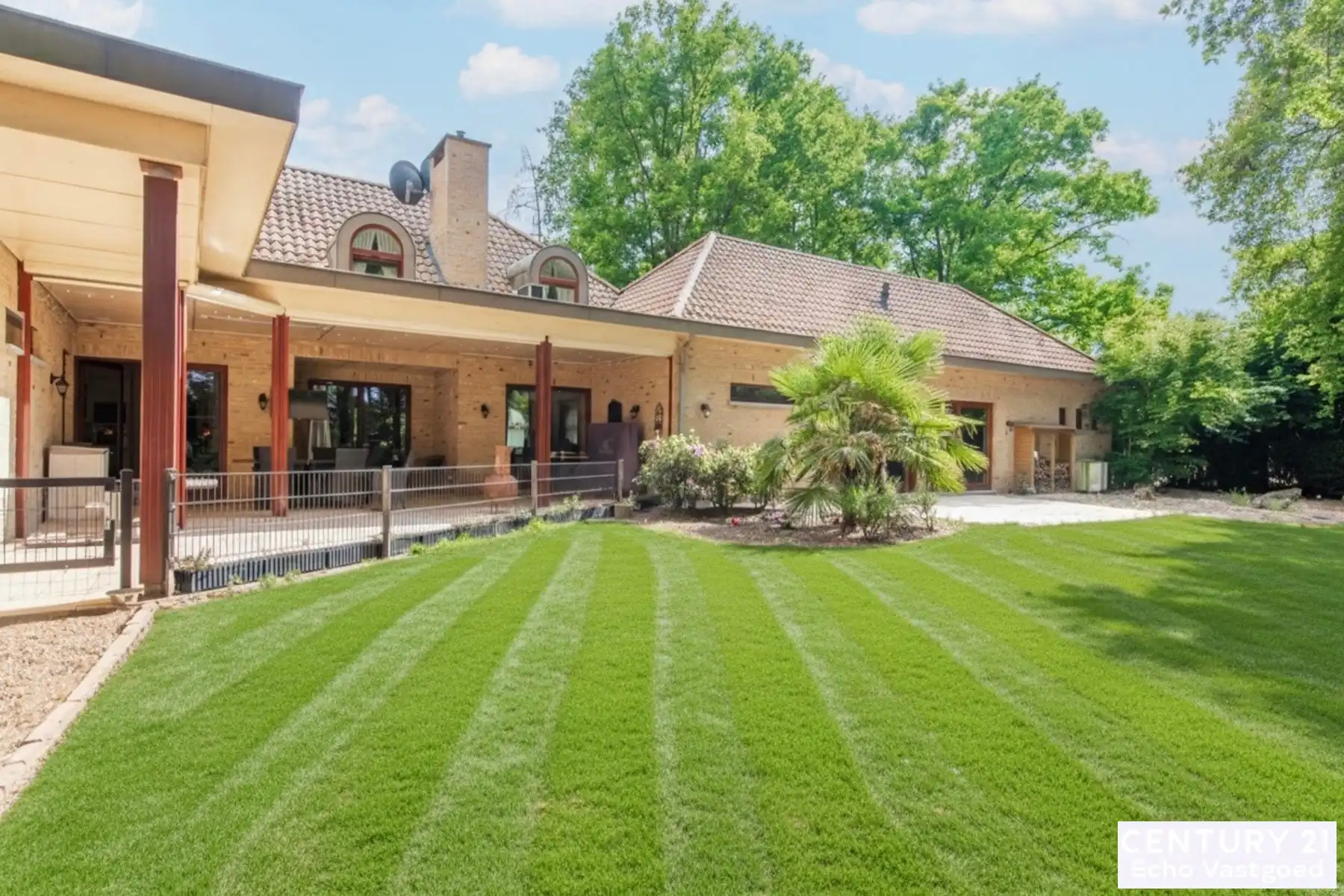 Royale villa met 5 slpks, 4 badks, garage en binnenzwembad foto 16