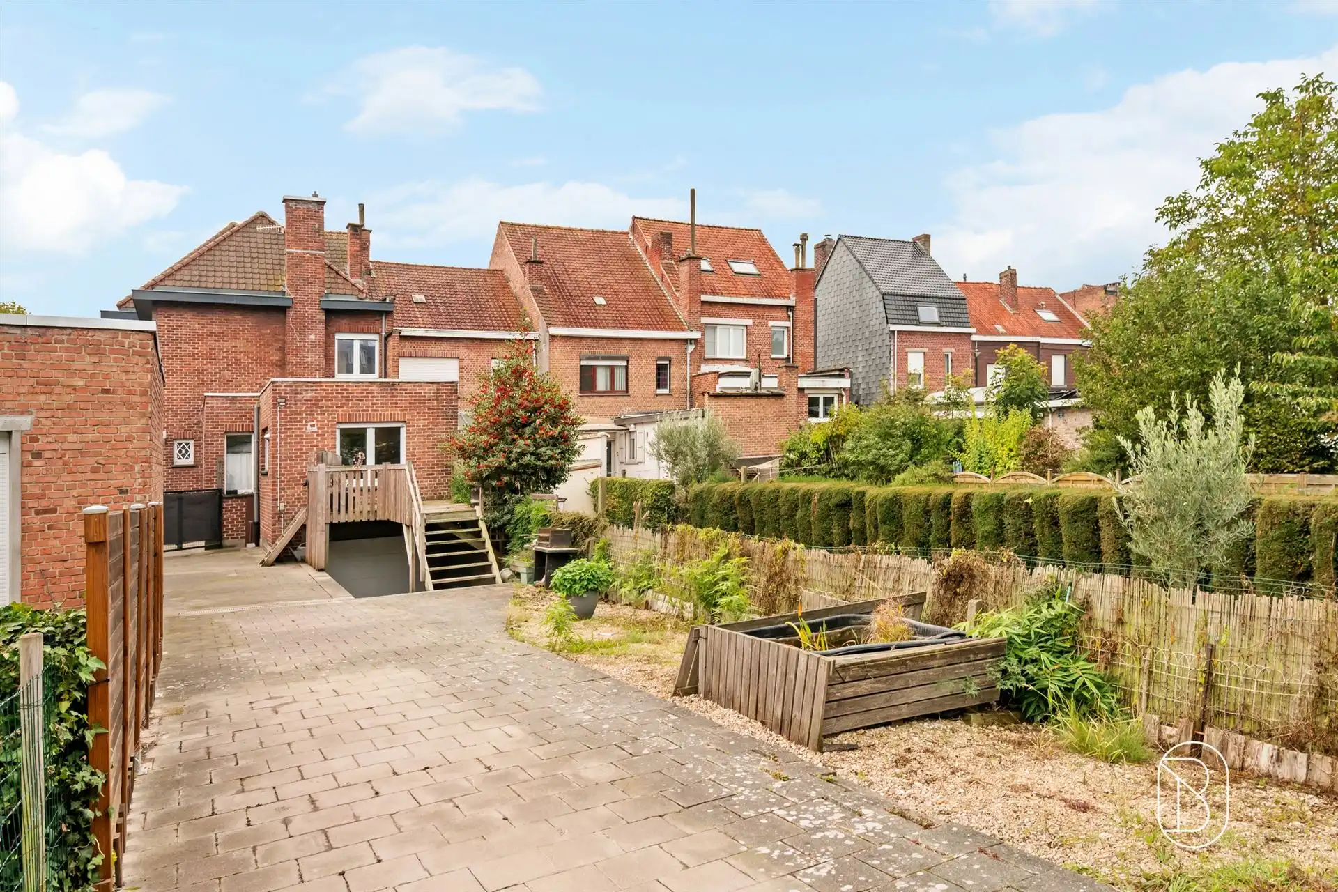 Groot huis met opslagruimte in het hart van Moeskroen foto 3