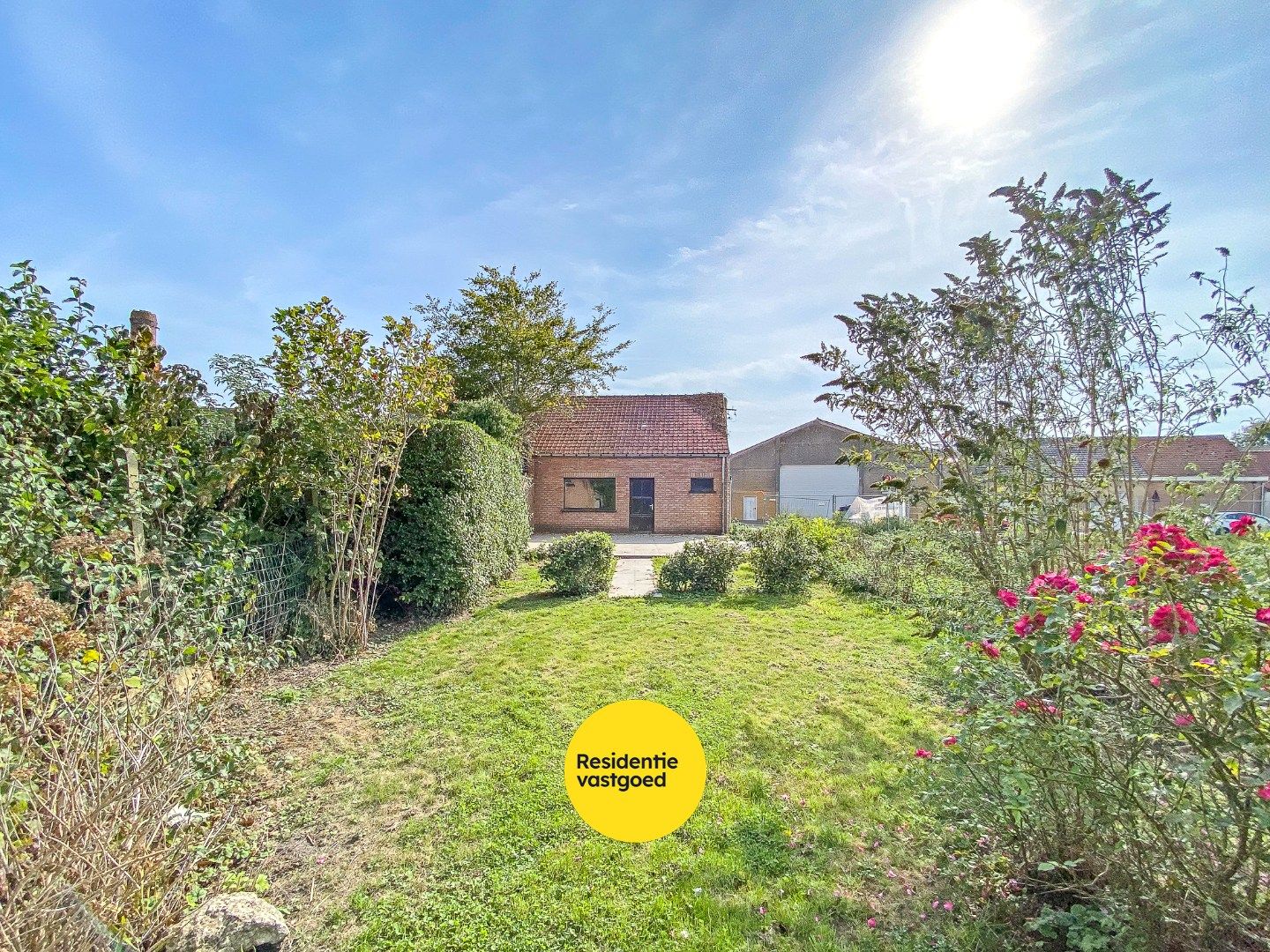 Ruime gezinswoning met 3 slaapkamers, grote tuin en garage.  foto 23