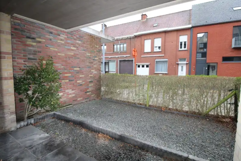 Gelijkvloersappartement met tuin te huur in Rumbeke foto 9