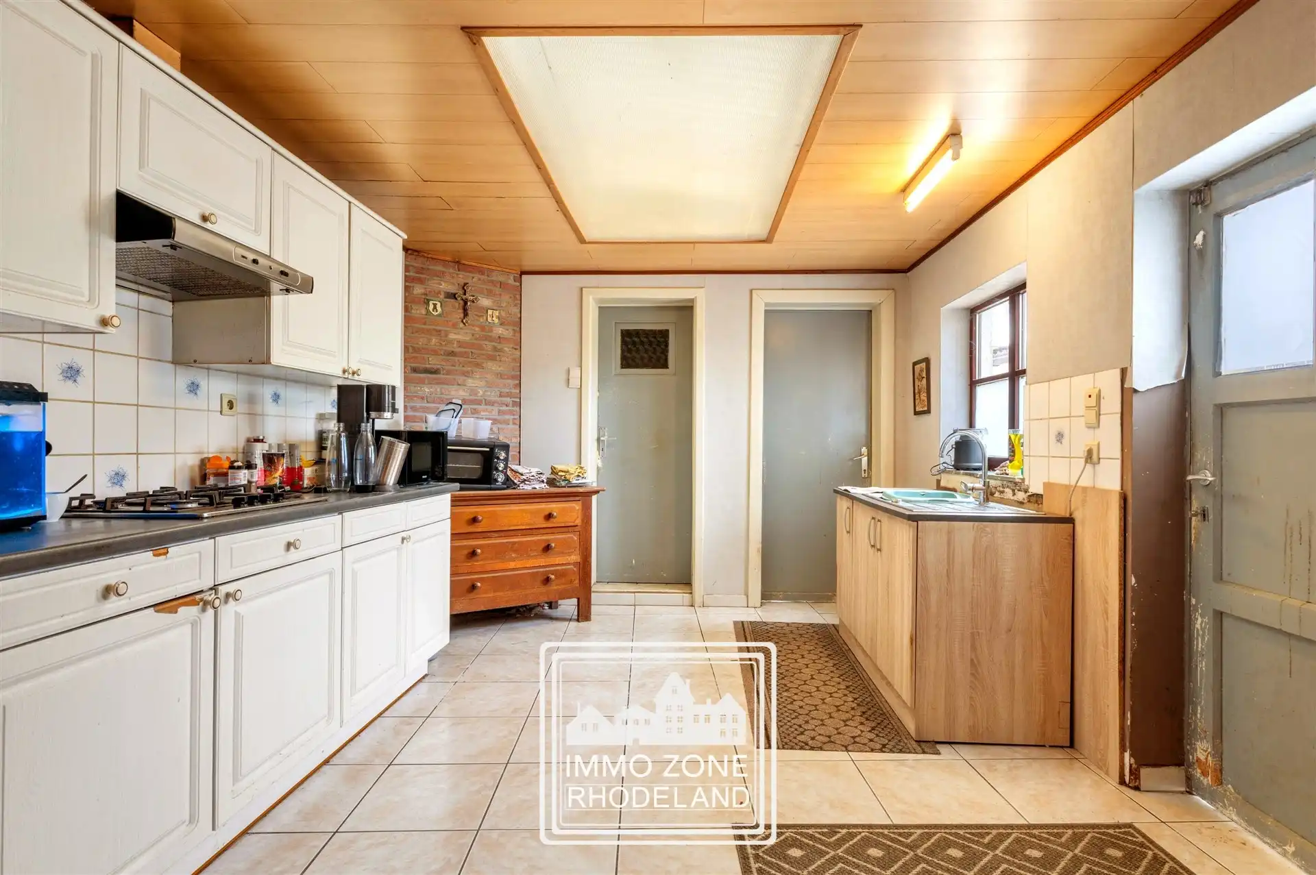 Gunstig gelegen te renoveren woning met veel potentieel foto 10